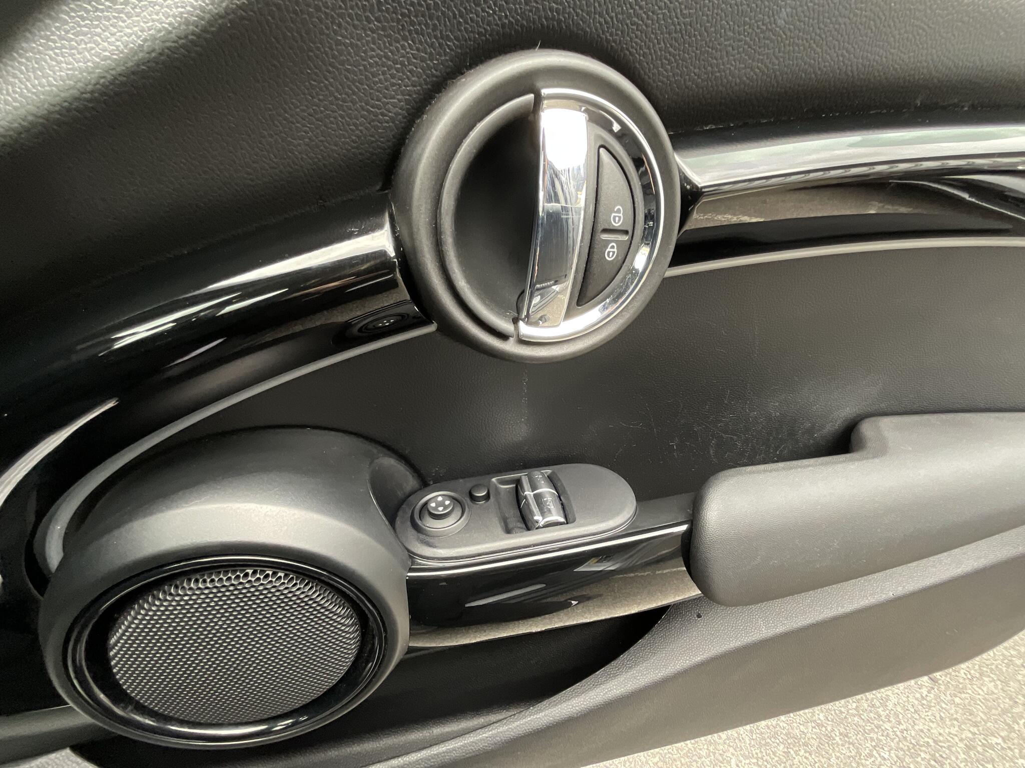 Mini Hatch view 35