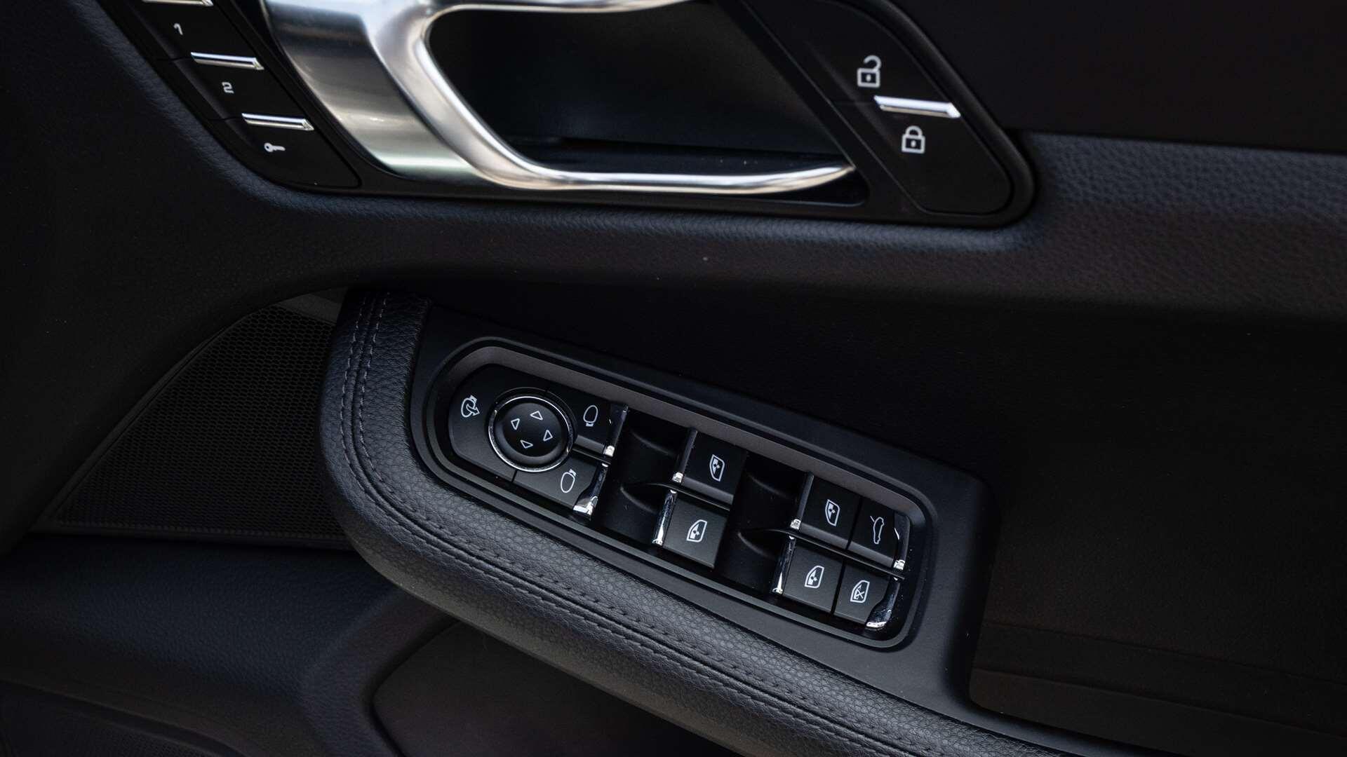 Porsche Macan view 29