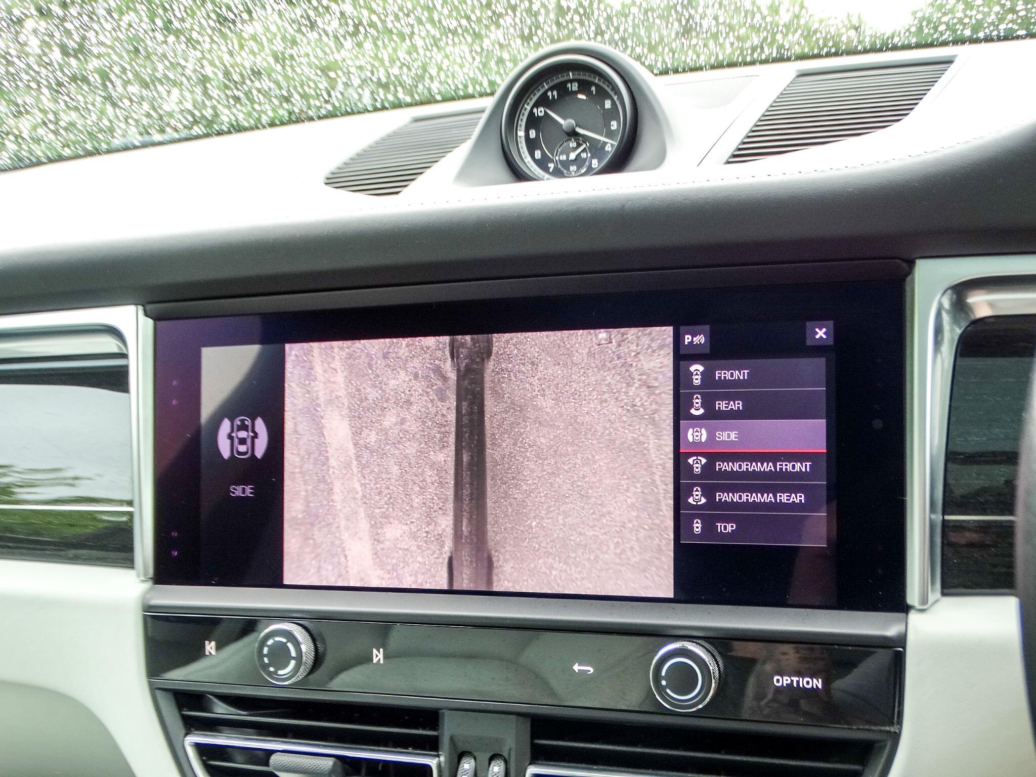 Porsche Macan view 26