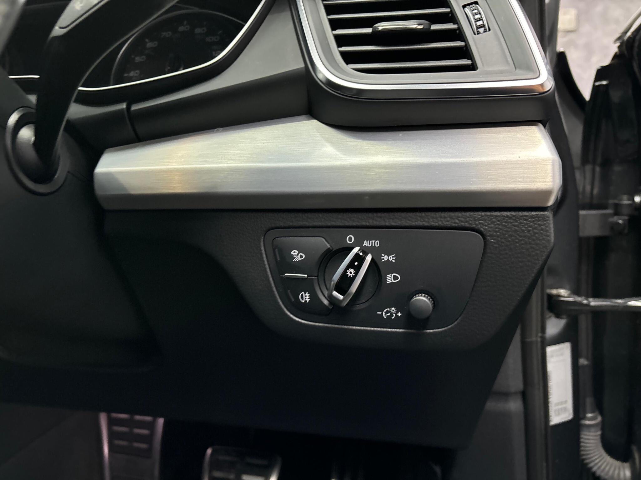 Audi Q5 view 13