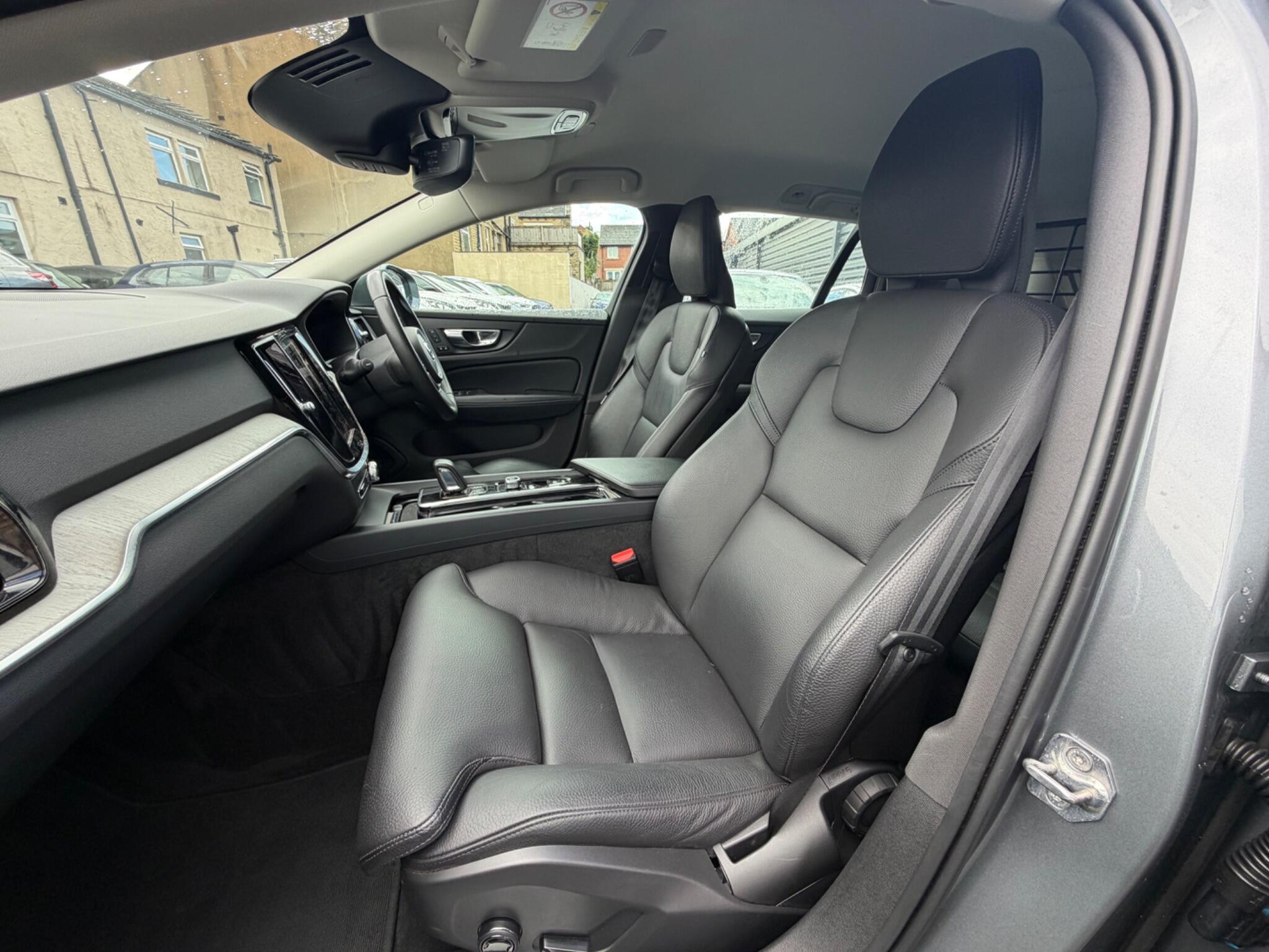 Volvo V60 Cross Country view 19