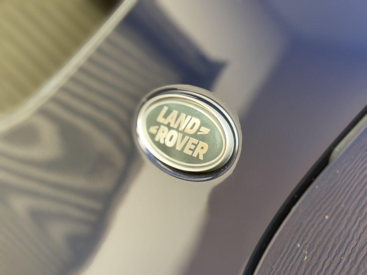 Land Rover Discovery Sport view 18