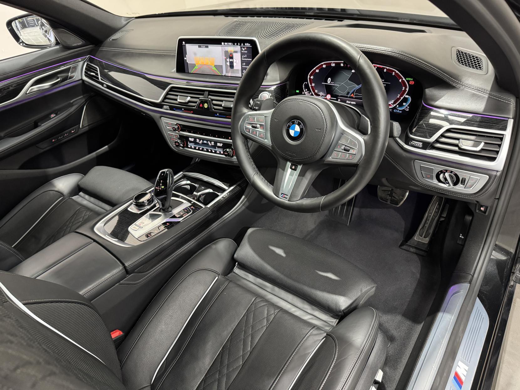 BMW 7 Series view 21