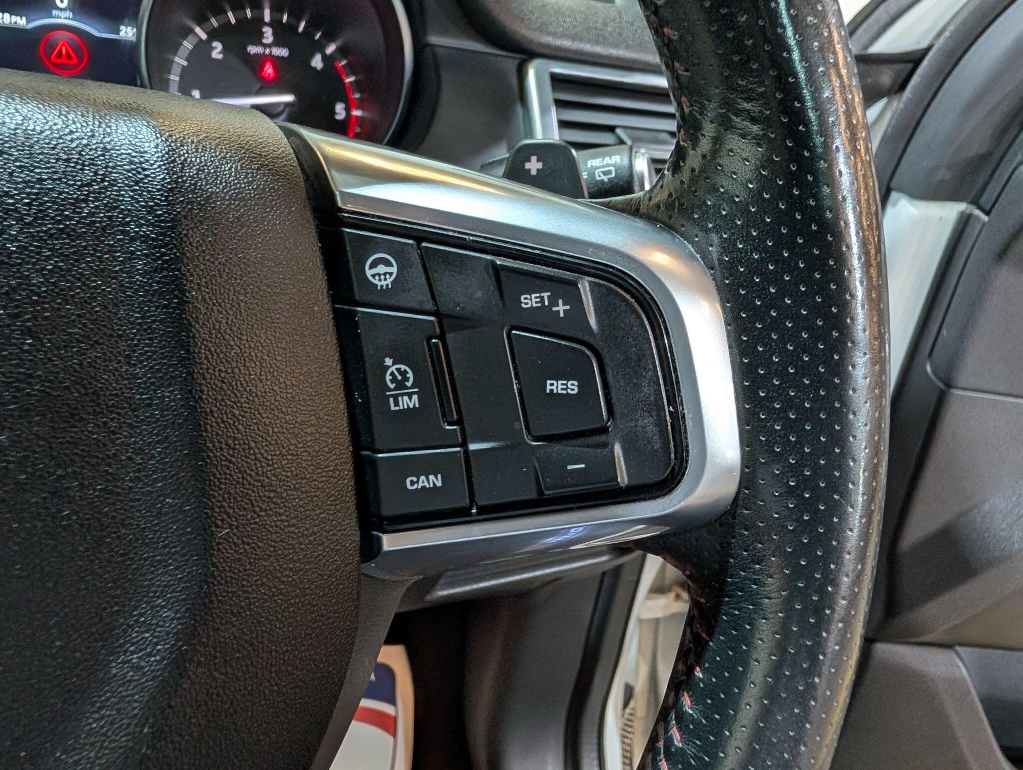 Land Rover Discovery Sport view 32