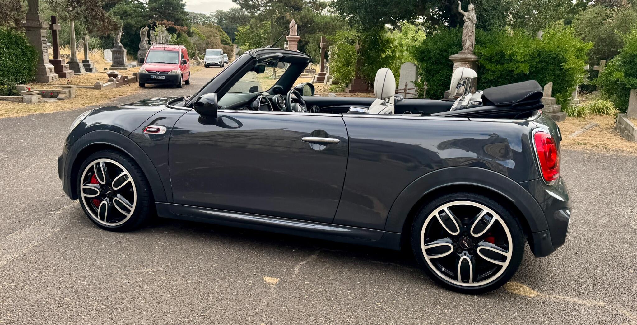Mini Convertible view 16
