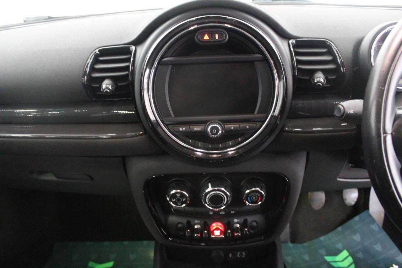 MINI Clubman view 32