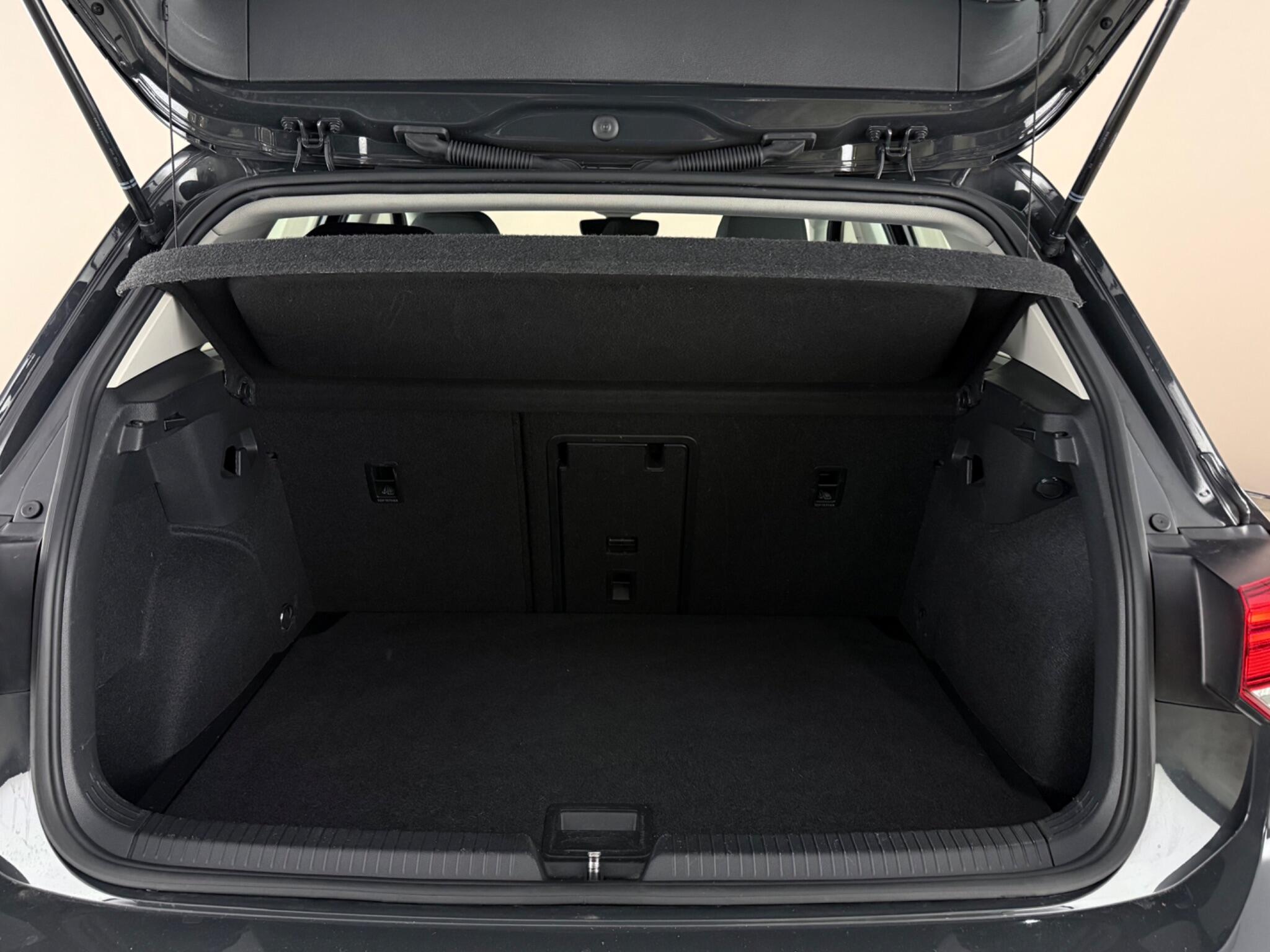 Volkswagen Golf view 10