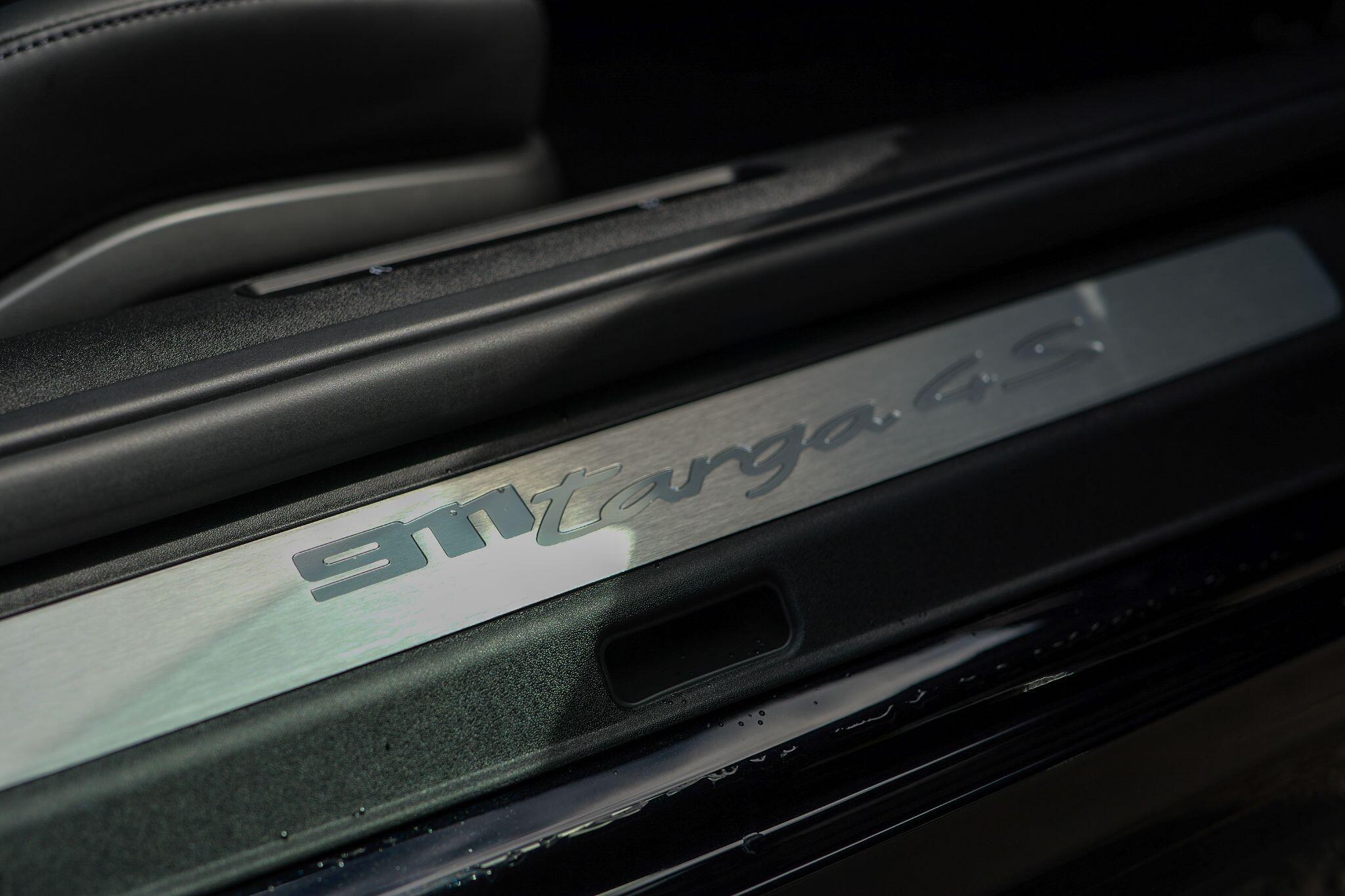Porsche 911 view 32
