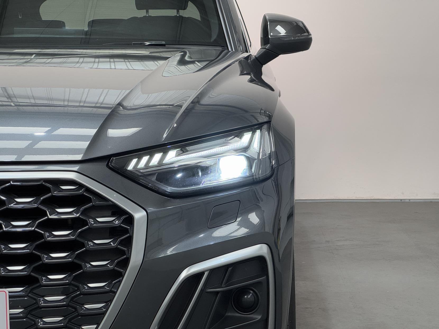 Audi Q5 view 6