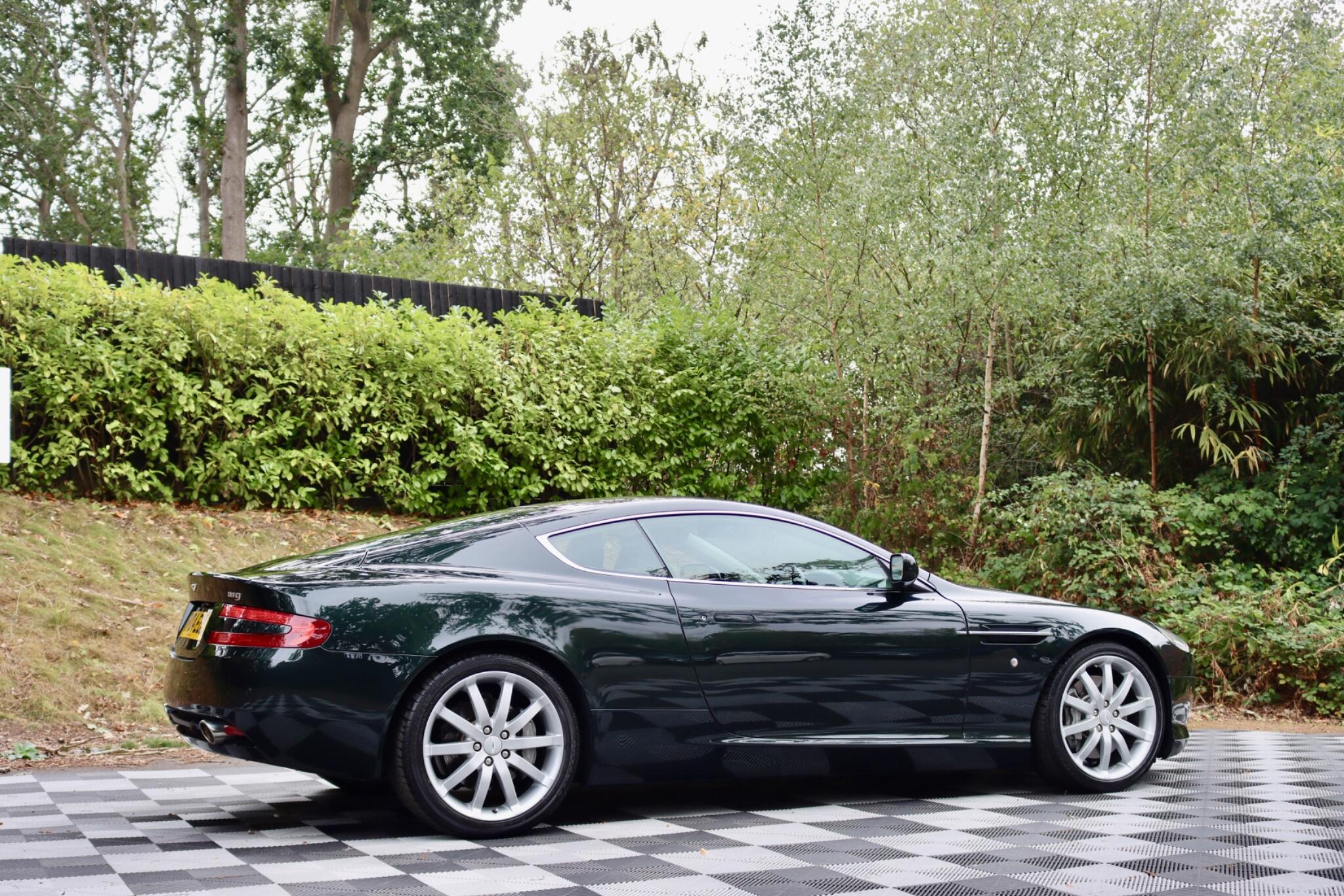 Aston Martin DB9 view 43