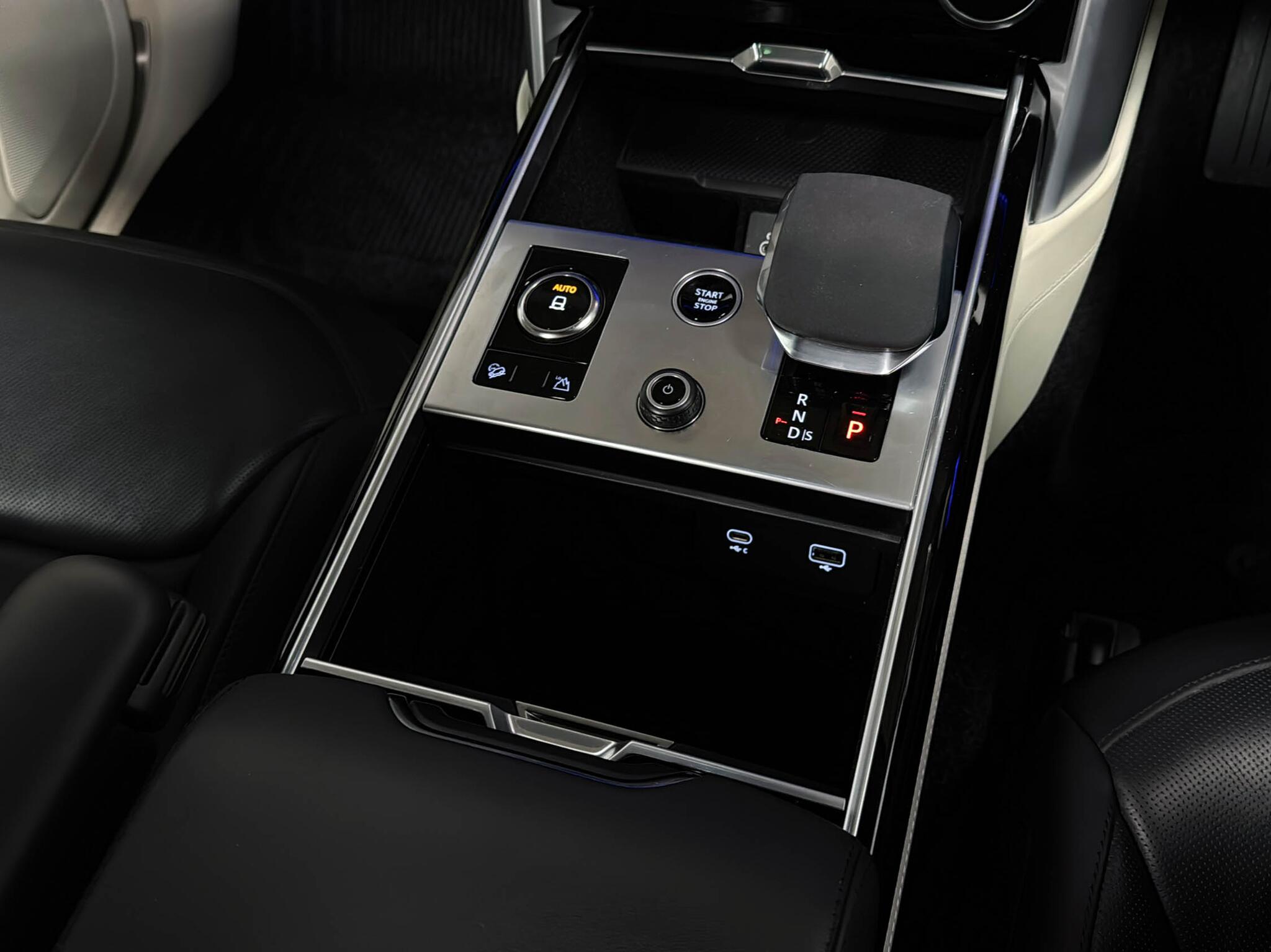 Land Rover Range Rover view 34