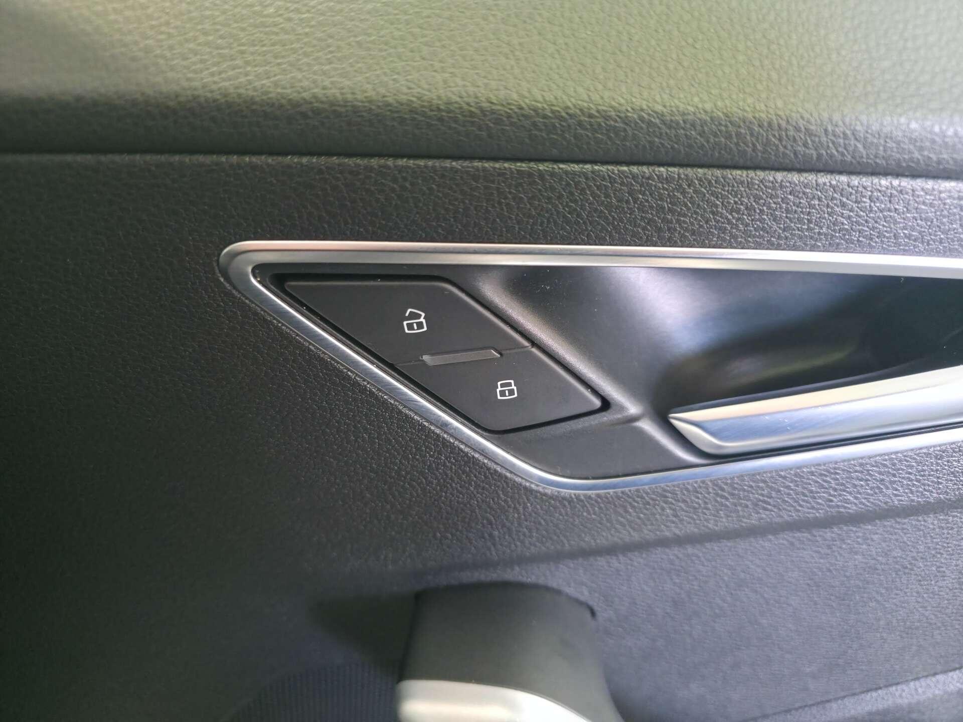 Audi Q2 view 23