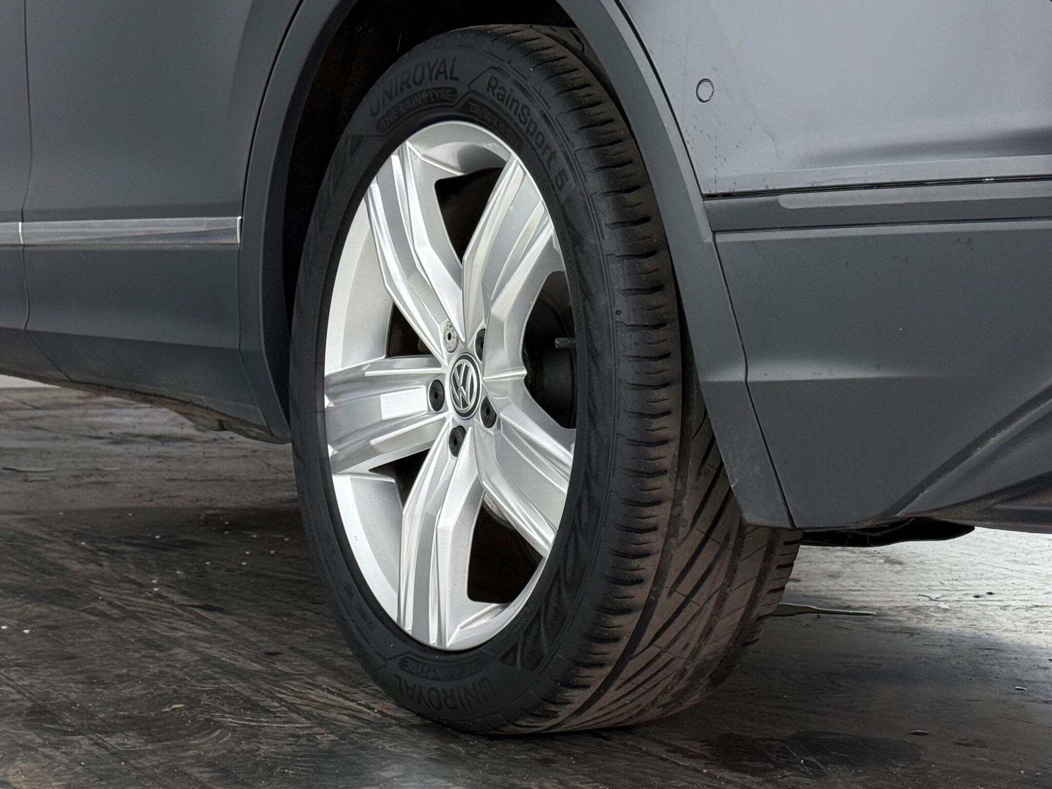 Volkswagen Tiguan view 8