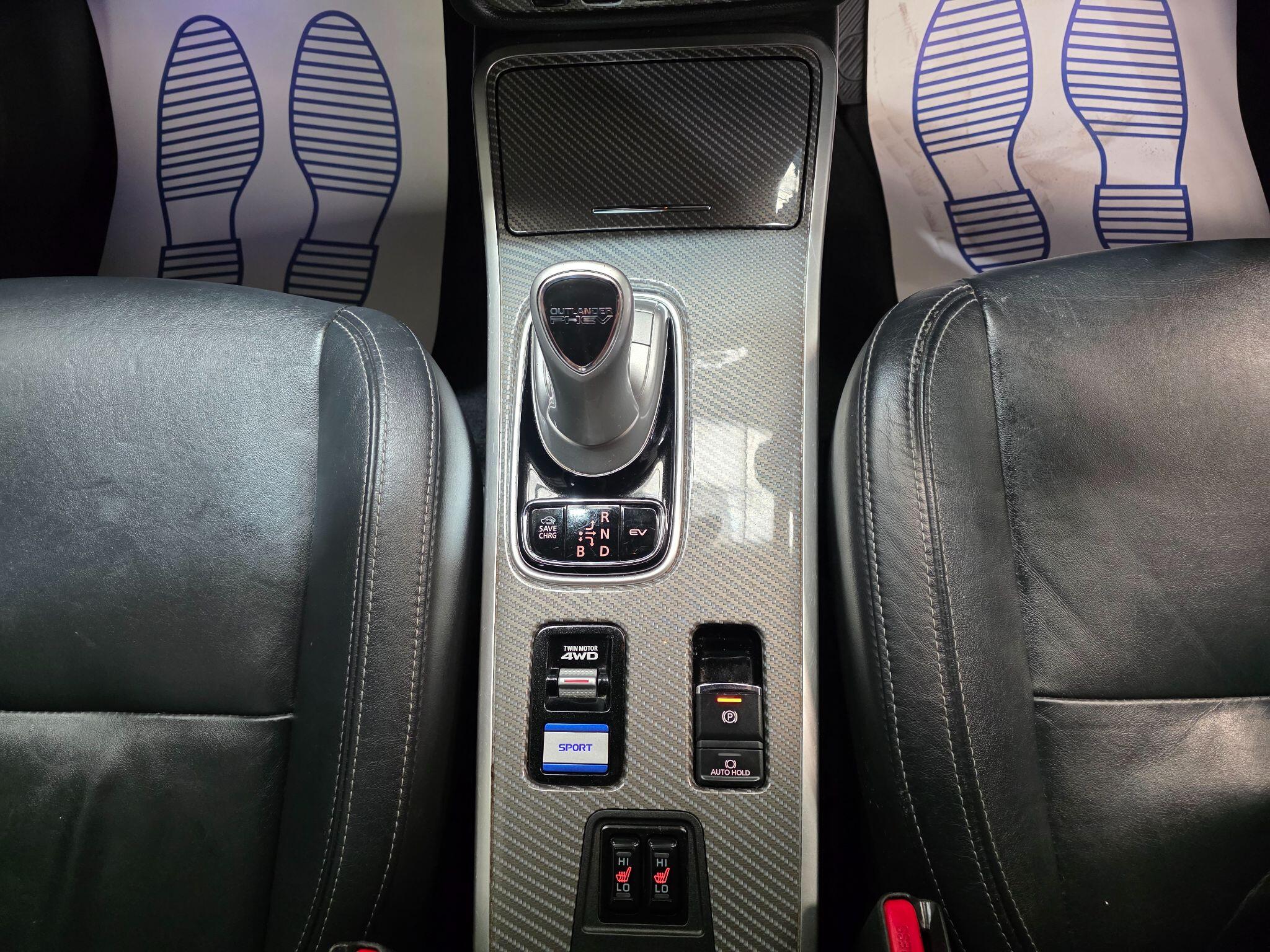 Mitsubishi Outlander view 10