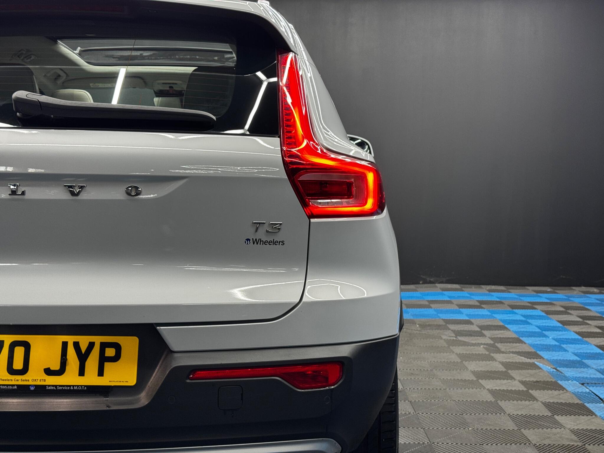 Volvo XC40 view 44