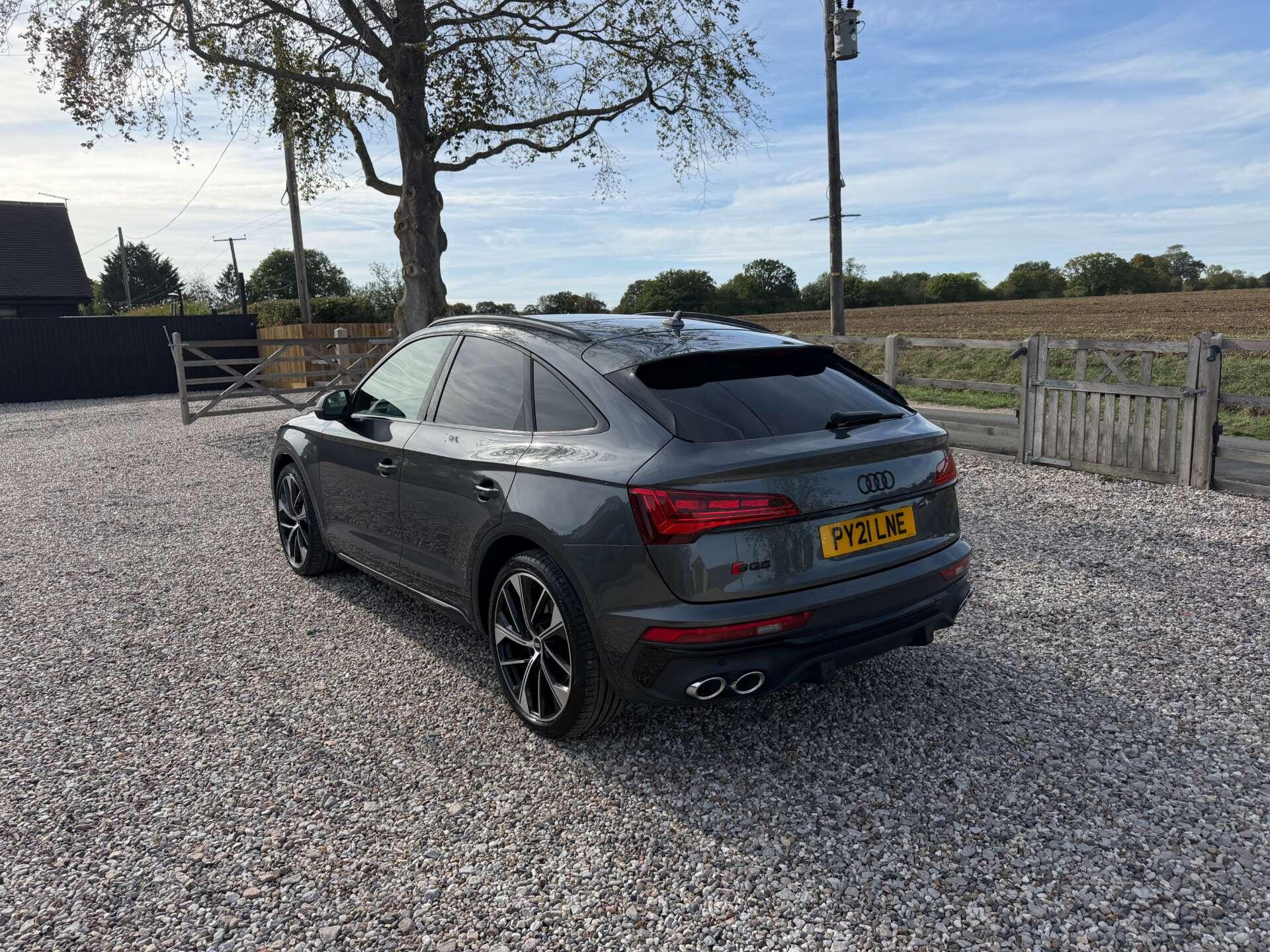 Audi SQ5 view 3