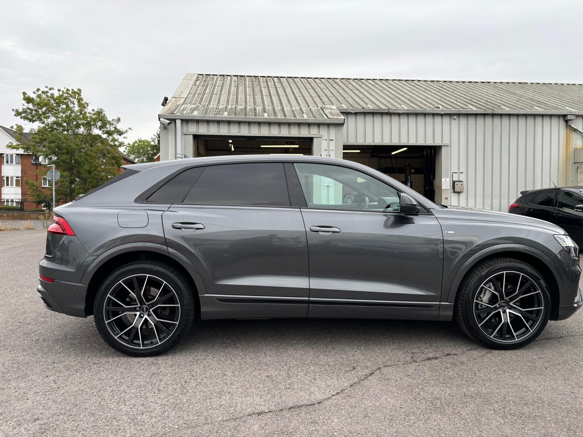 Audi Q8 view 16
