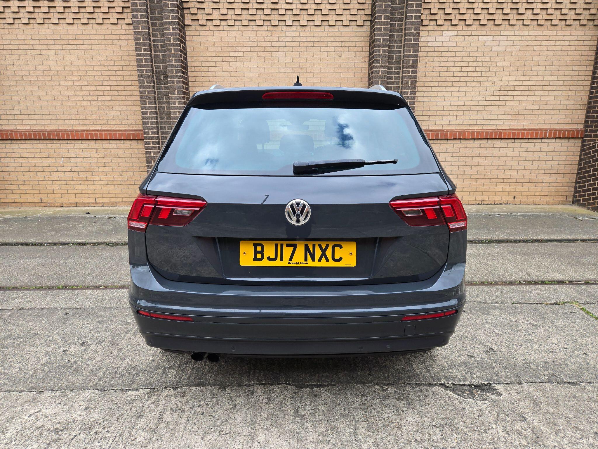 2017 Volkswagen Tiguan 2.0 TDI BlueMotion Tech SE Navigation Euro 6 (s/s) 5dr • 57,000 miles image 6