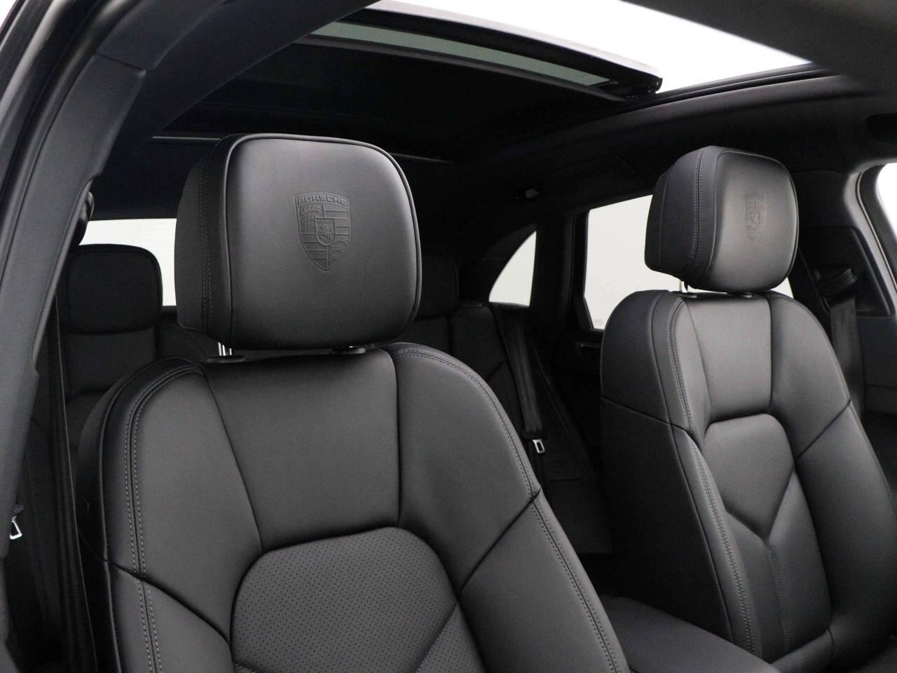 Porsche Macan view 28