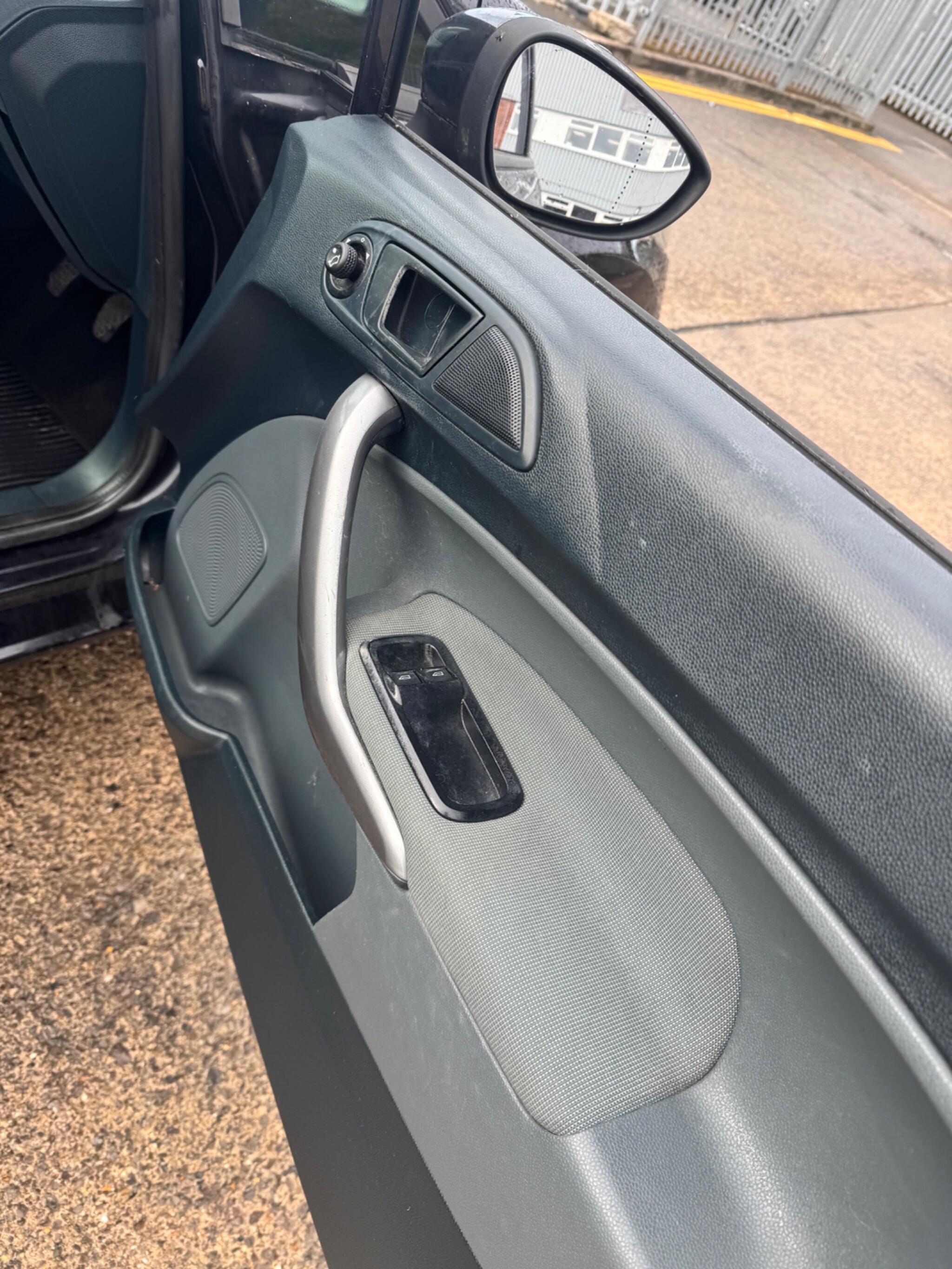 Ford Fiesta view 33