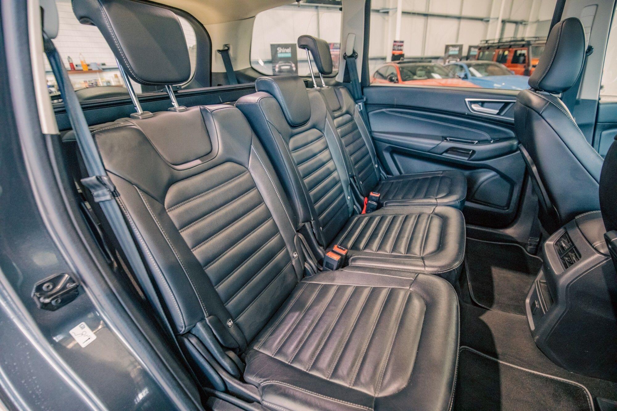 Ford Galaxy view 9