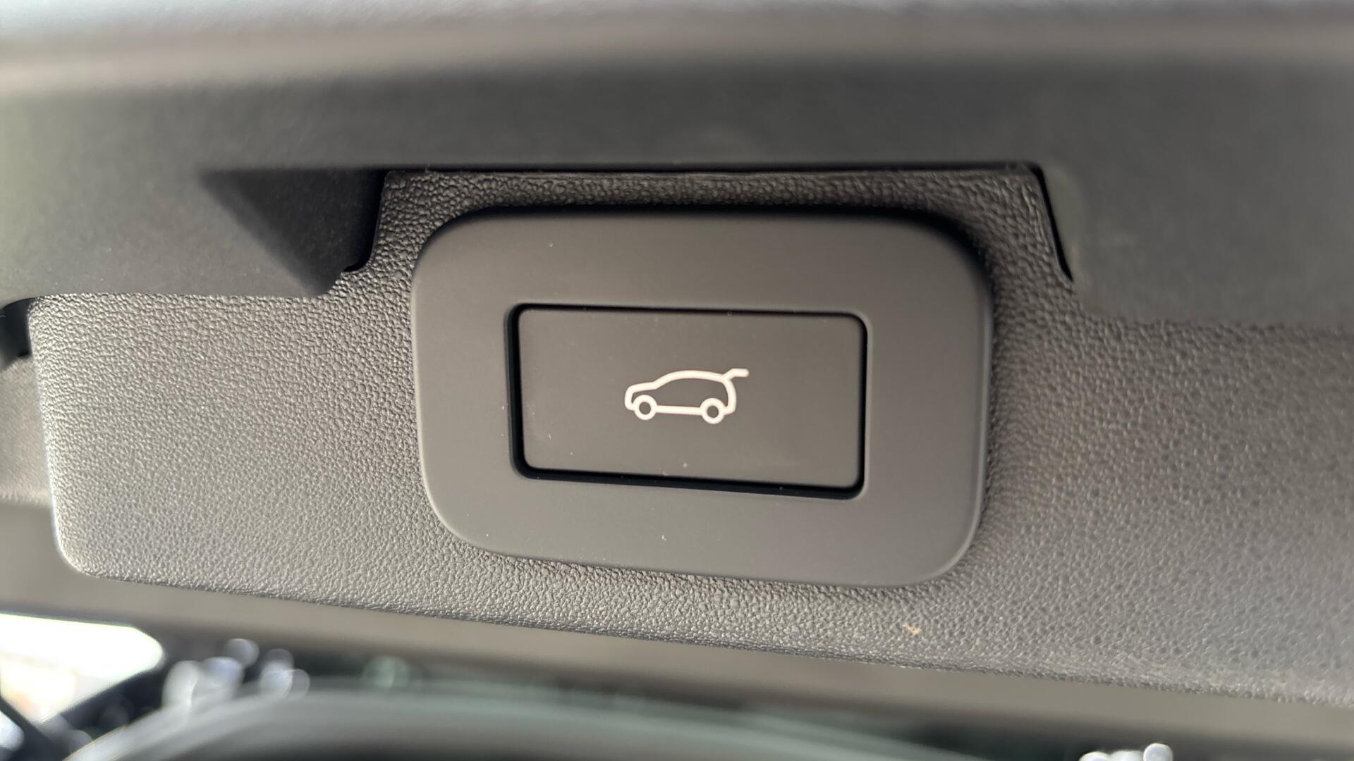 Land Rover Discovery view 28
