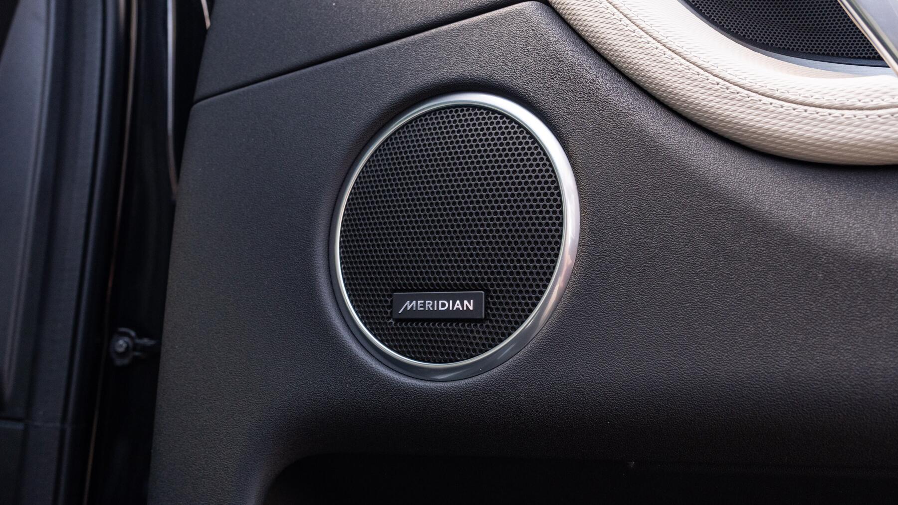 Land Rover Discovery Sport view 18