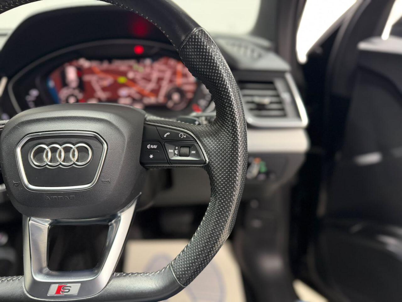 Audi Q5 view 13