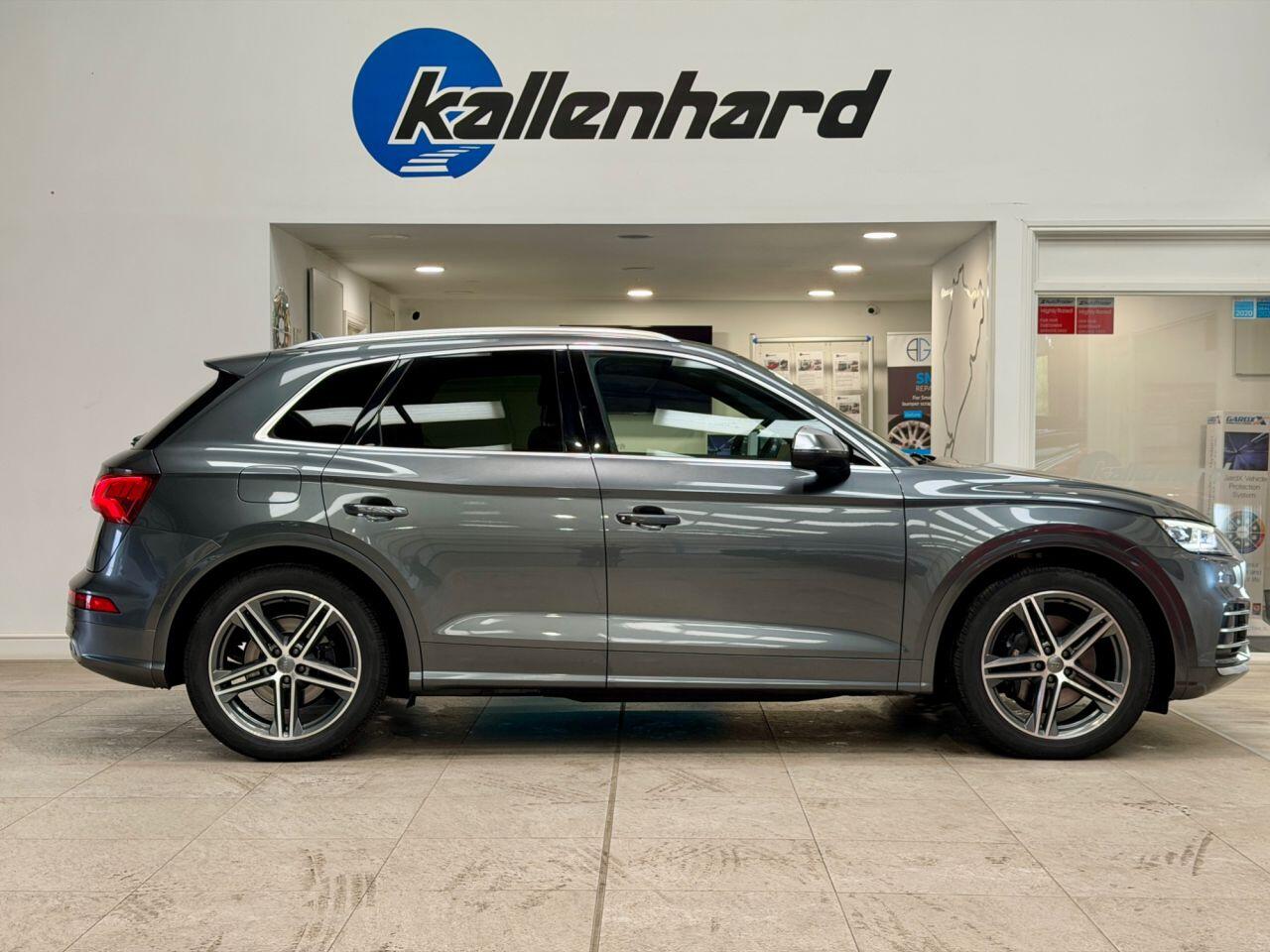 Audi SQ5 view 12