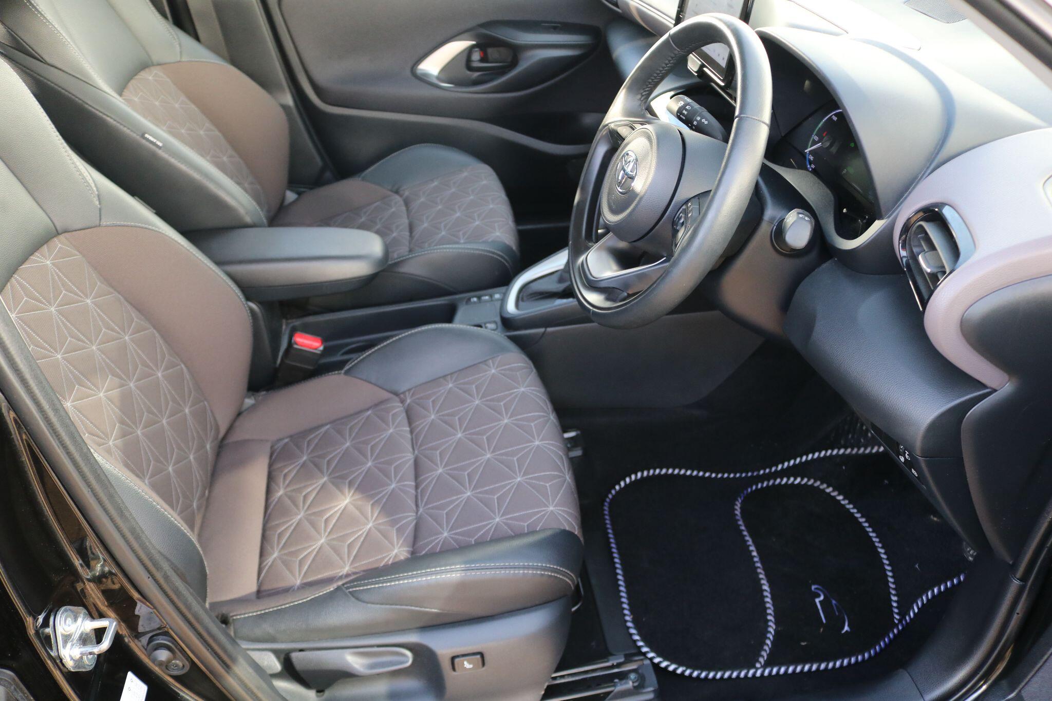 Toyota Yaris Cross view 18