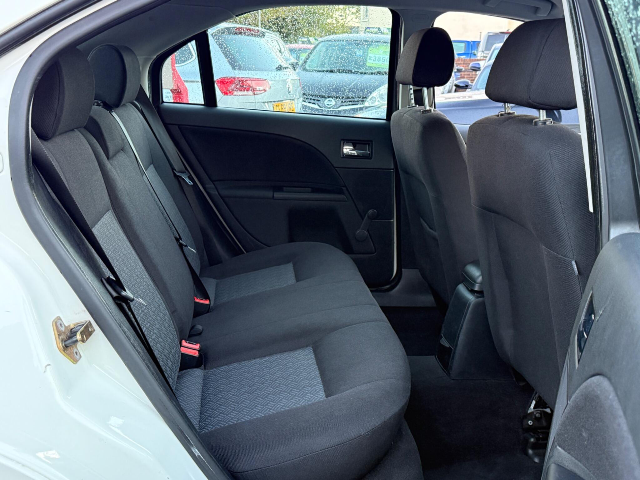 Ford Mondeo - Image 18