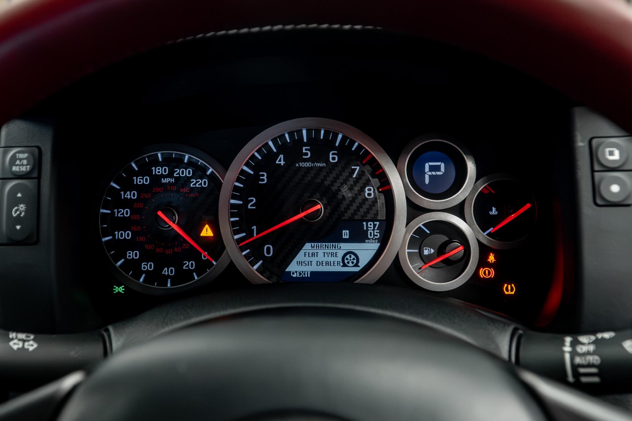 Nissan GT-R view 34