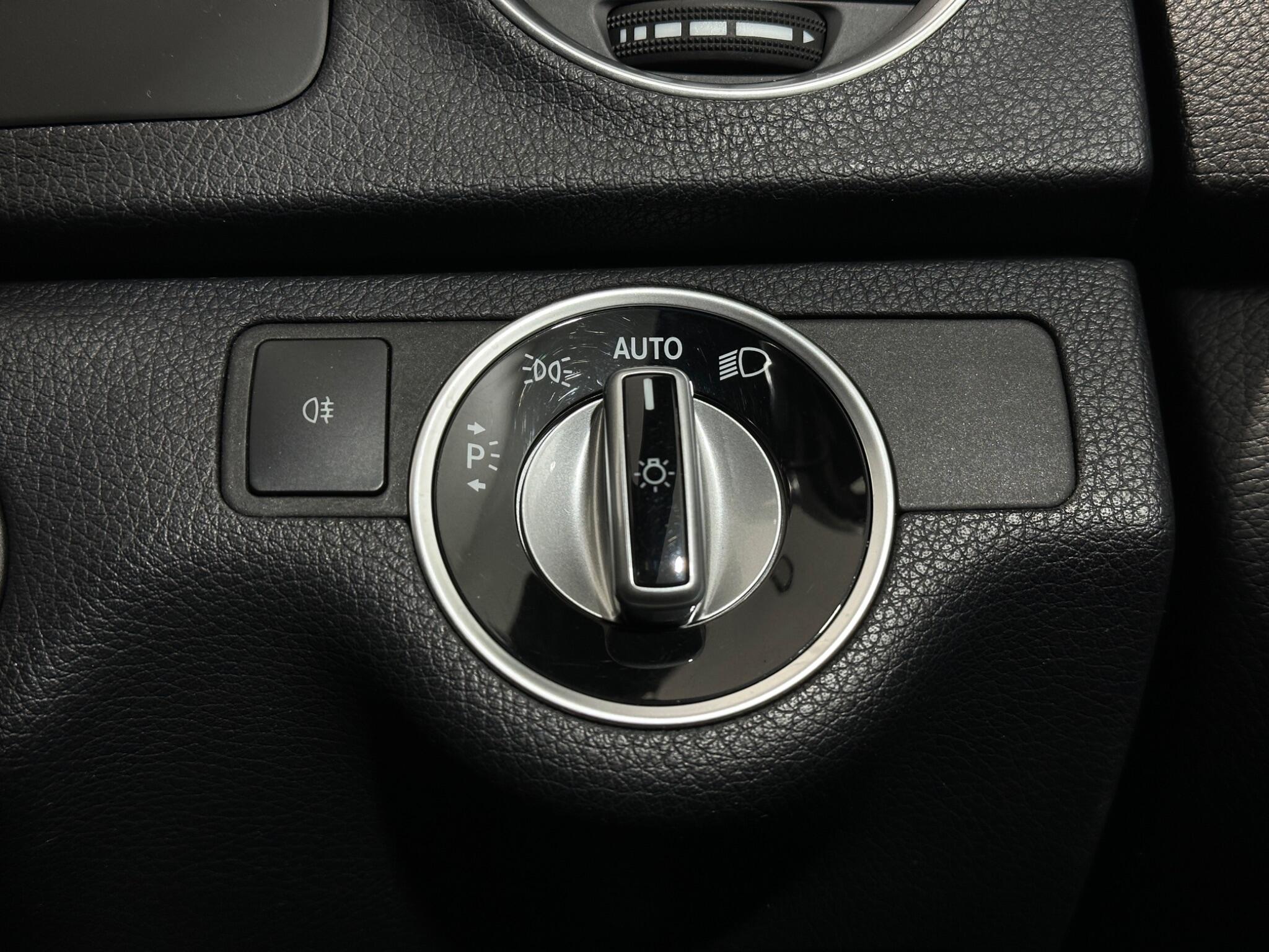 Mercedes-Benz C-Class view 16