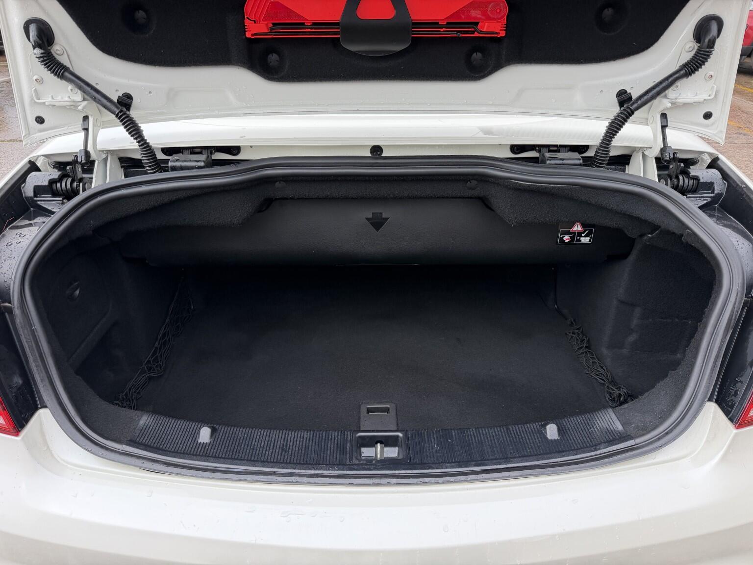Mercedes-Benz E-Class view 14