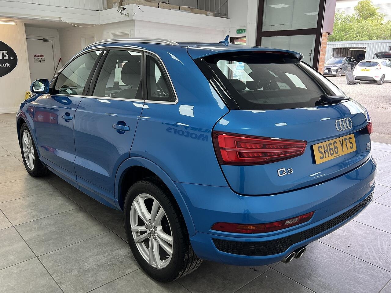 Audi Q3 view 5