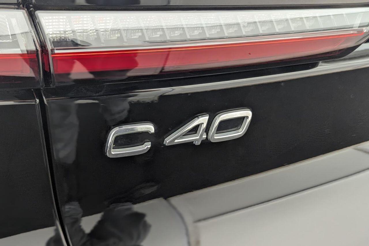 Volvo C40 view 40