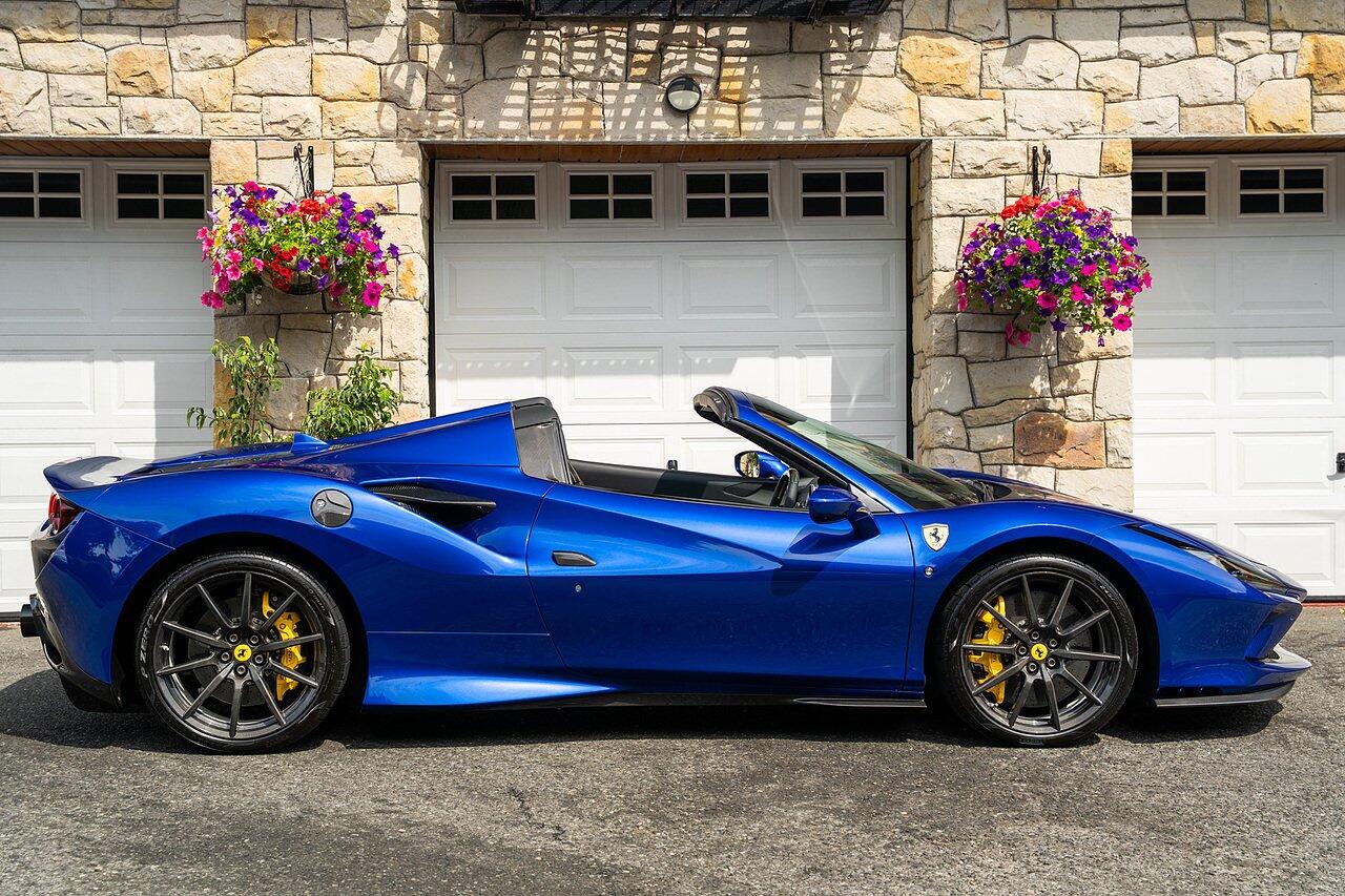 Ferrari F8 Tributo view 7