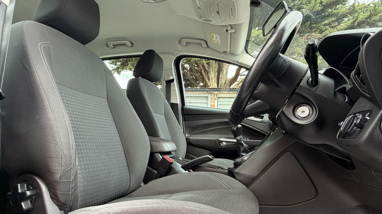 Ford C-Max view 11