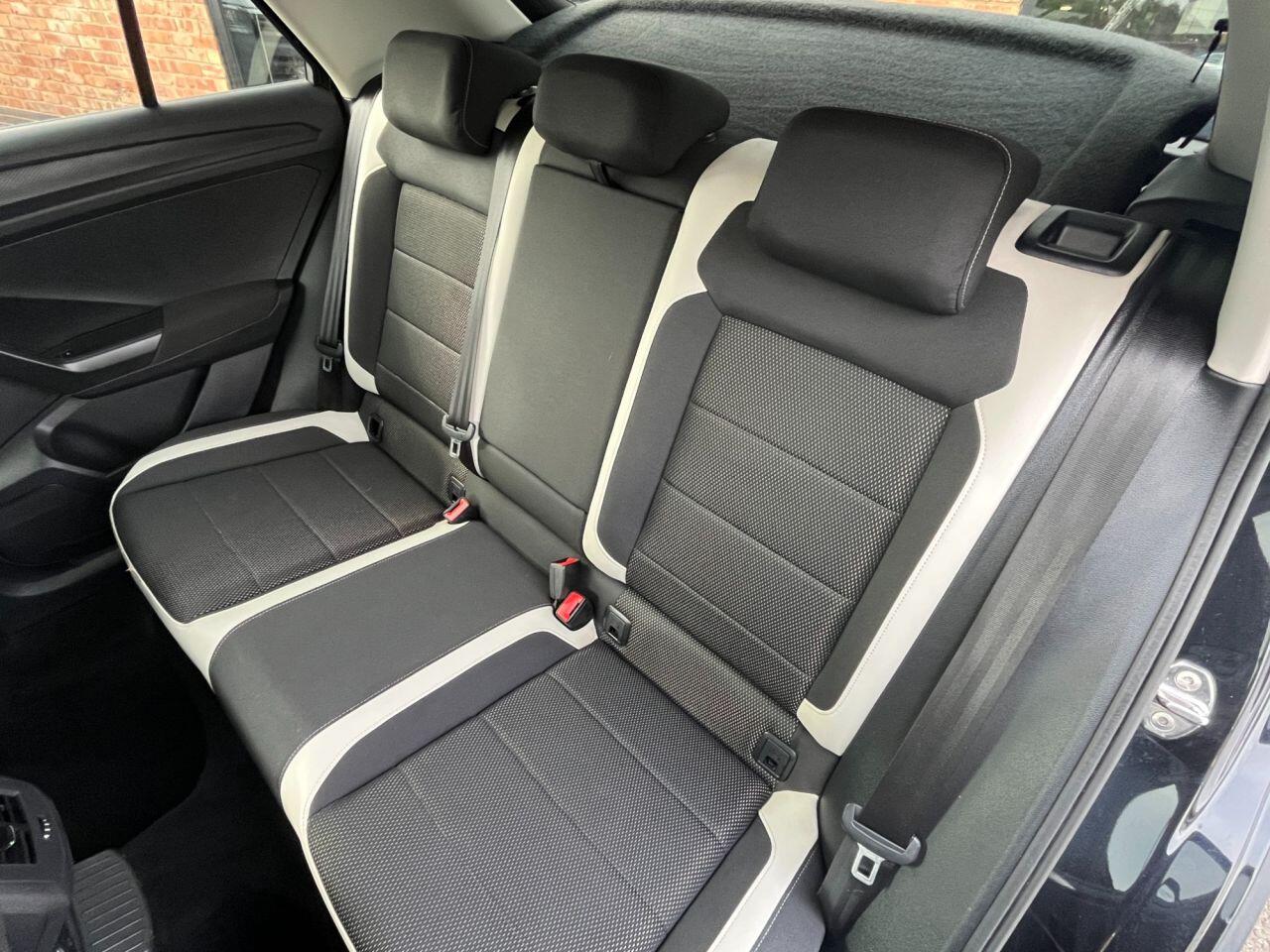 Volkswagen T-Roc view 13