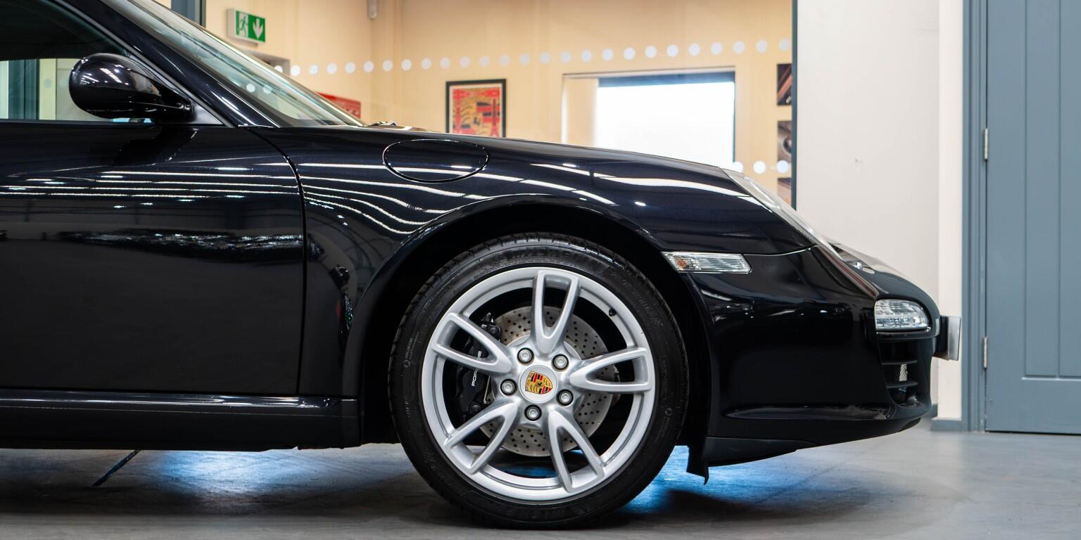 Porsche 911 view 10