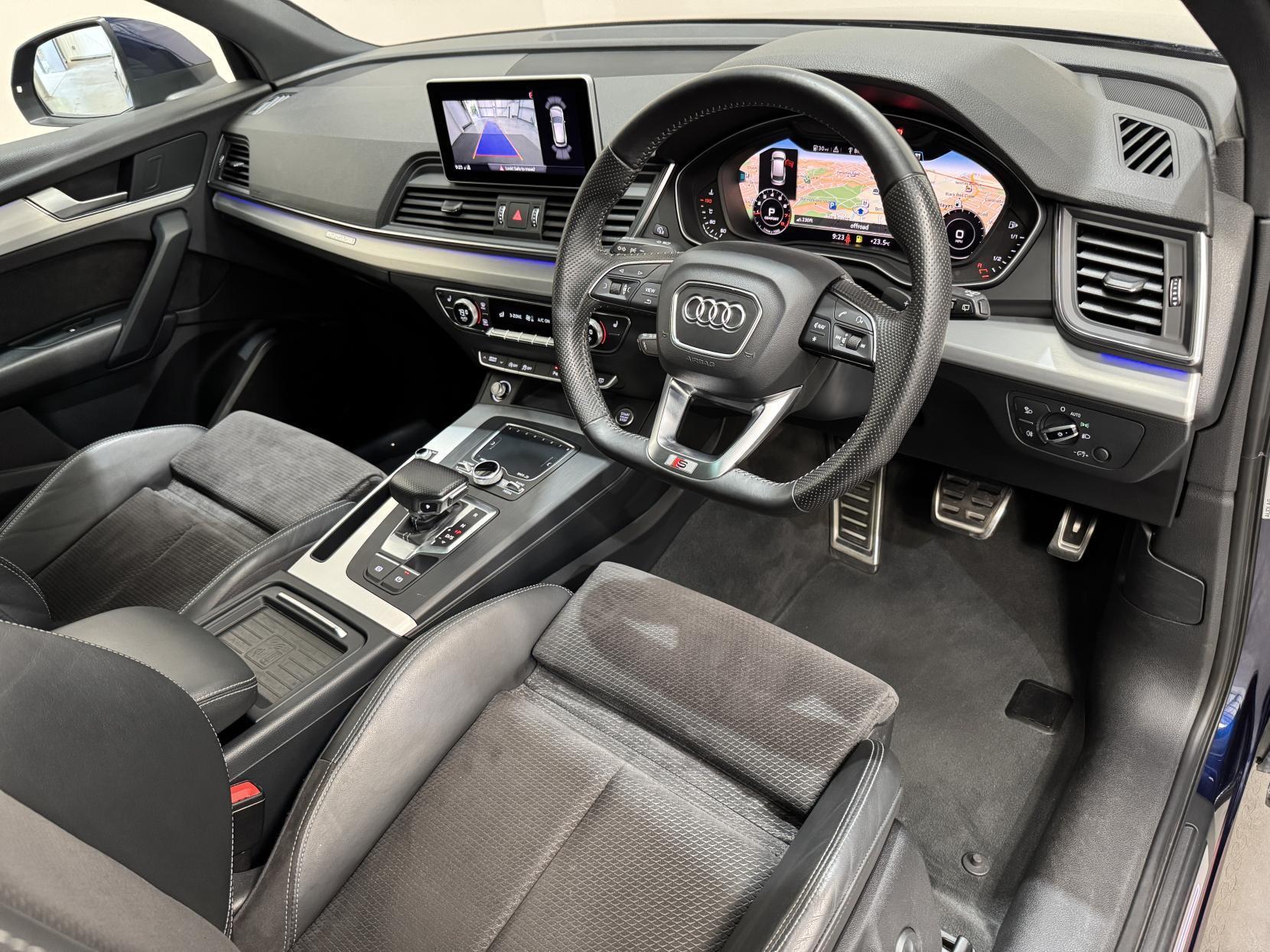 Audi Q5 view 21