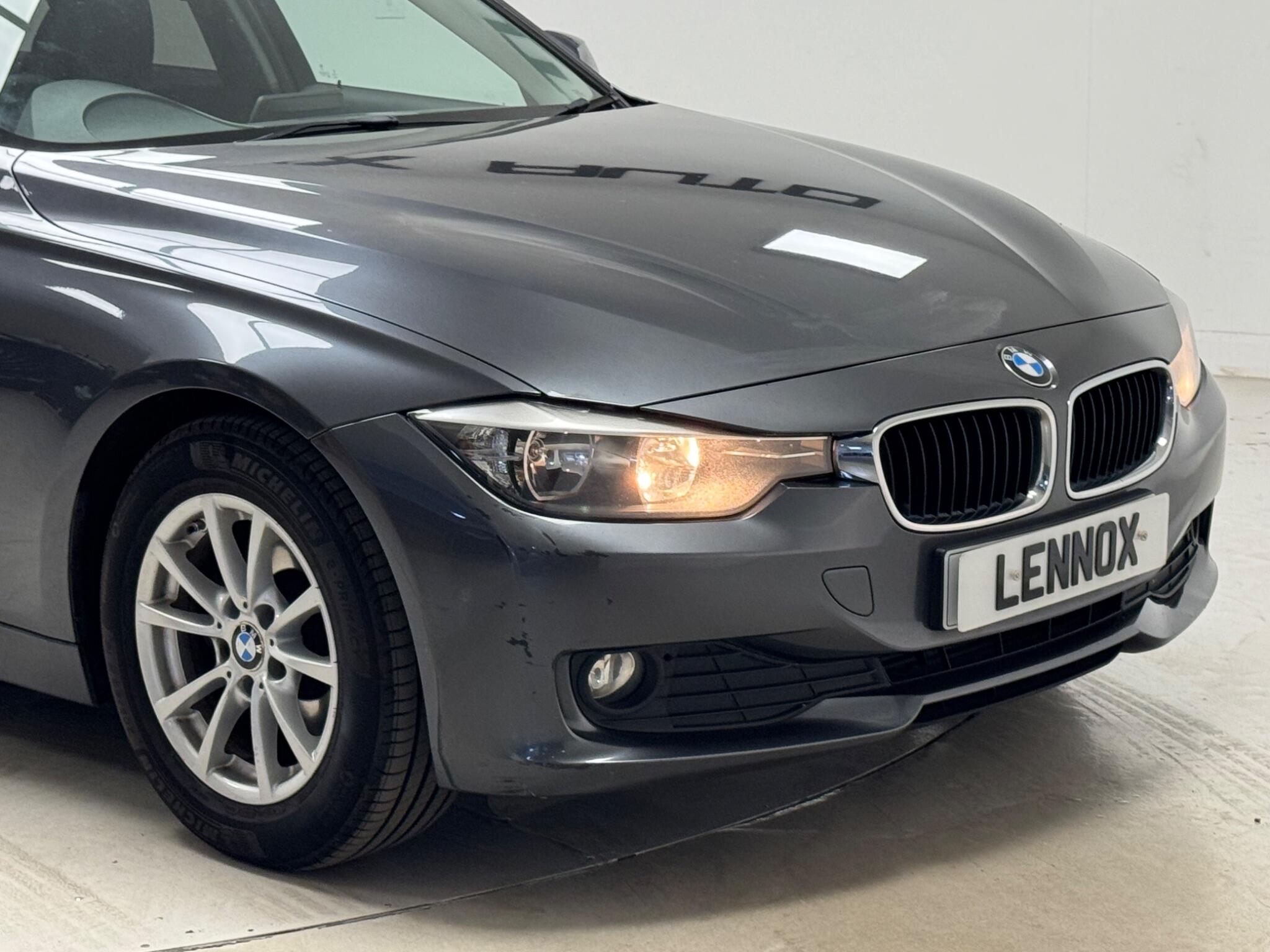 BMW 3 Series view 5