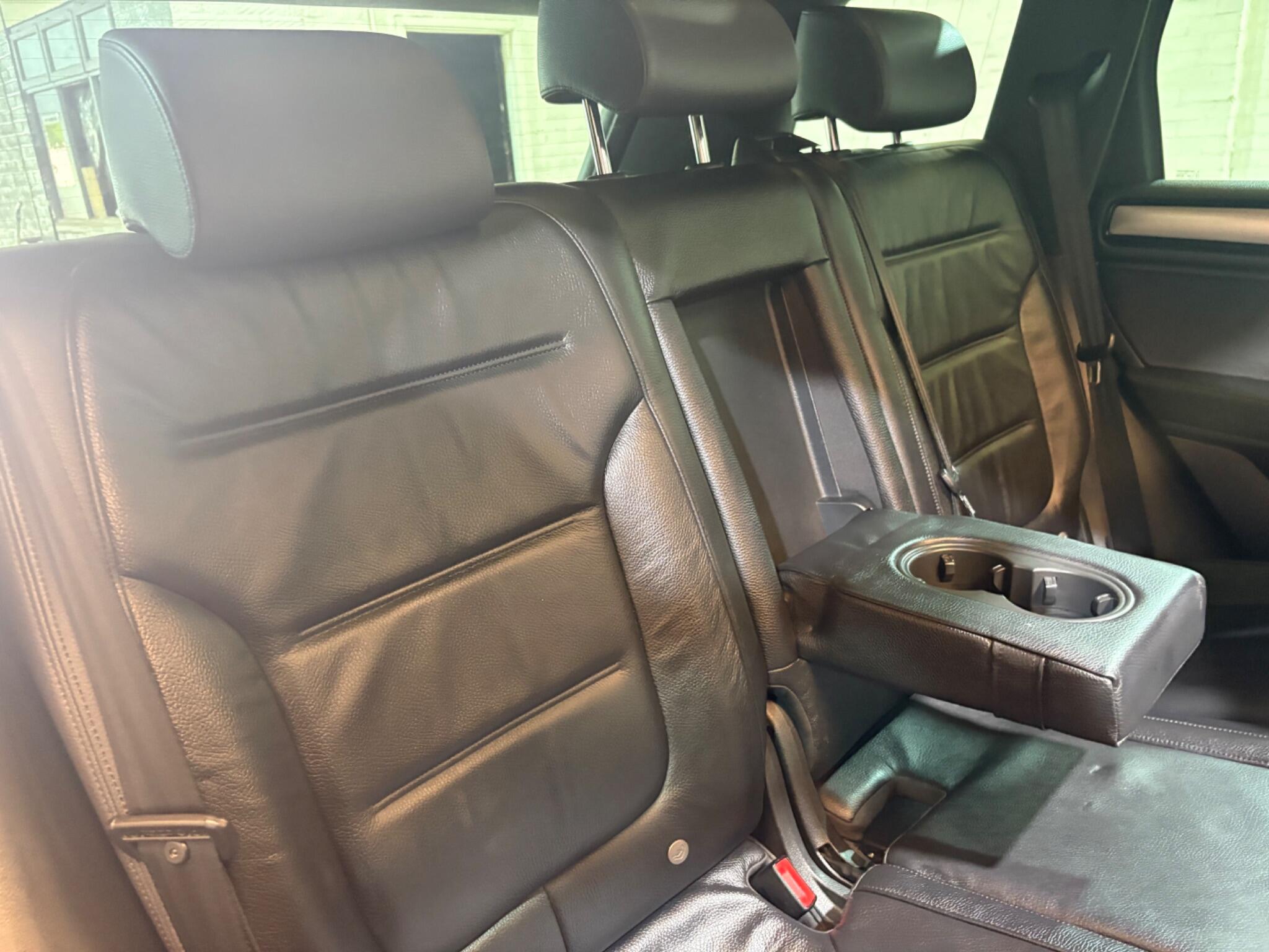 Volkswagen Touareg view 44