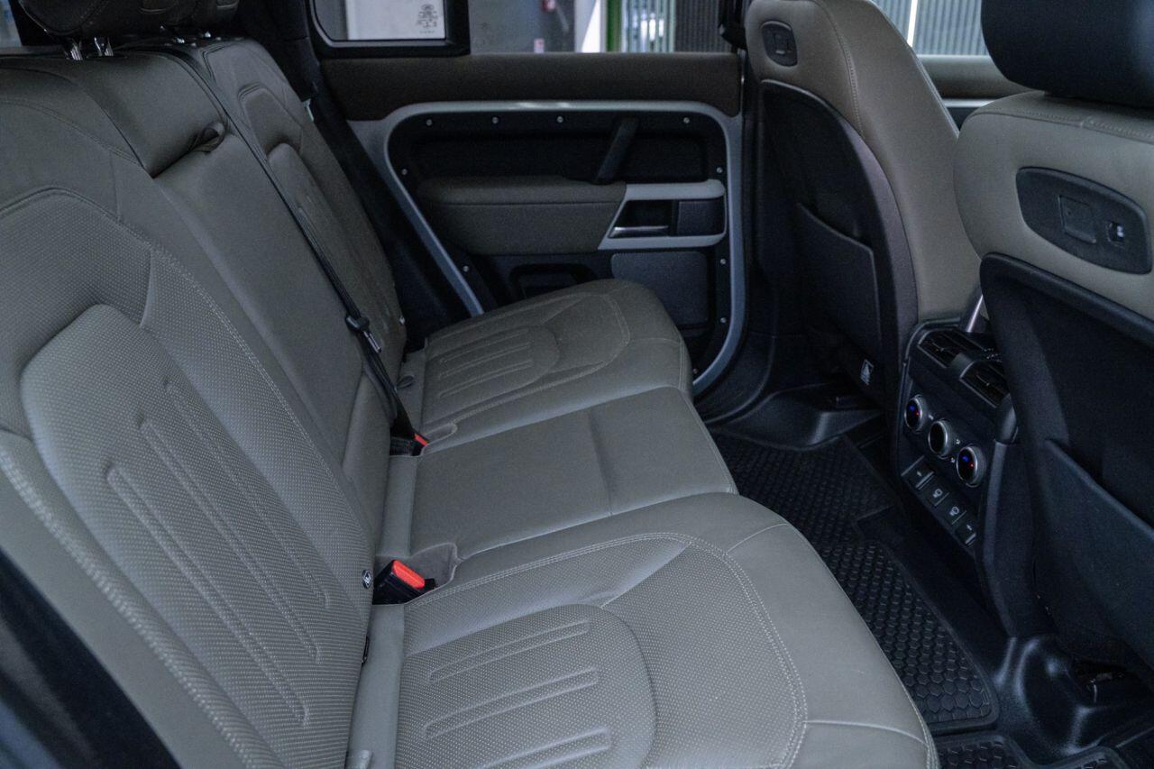 Land Rover Defender view 36