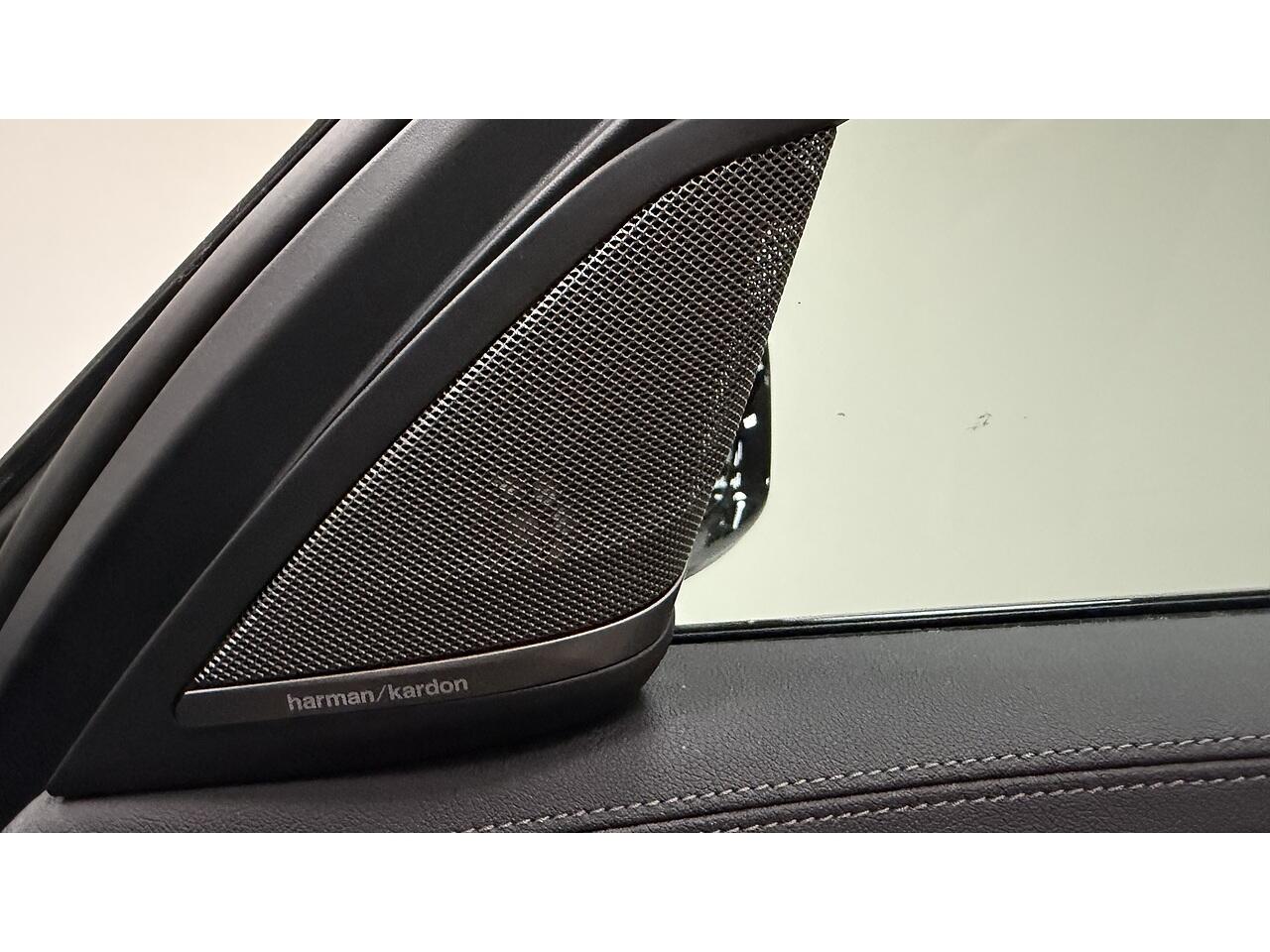 BMW 5 Series view 17