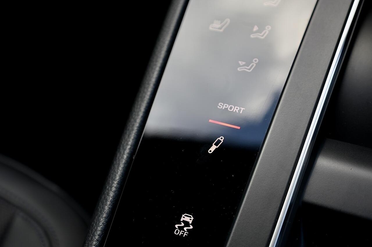 Porsche Macan view 20