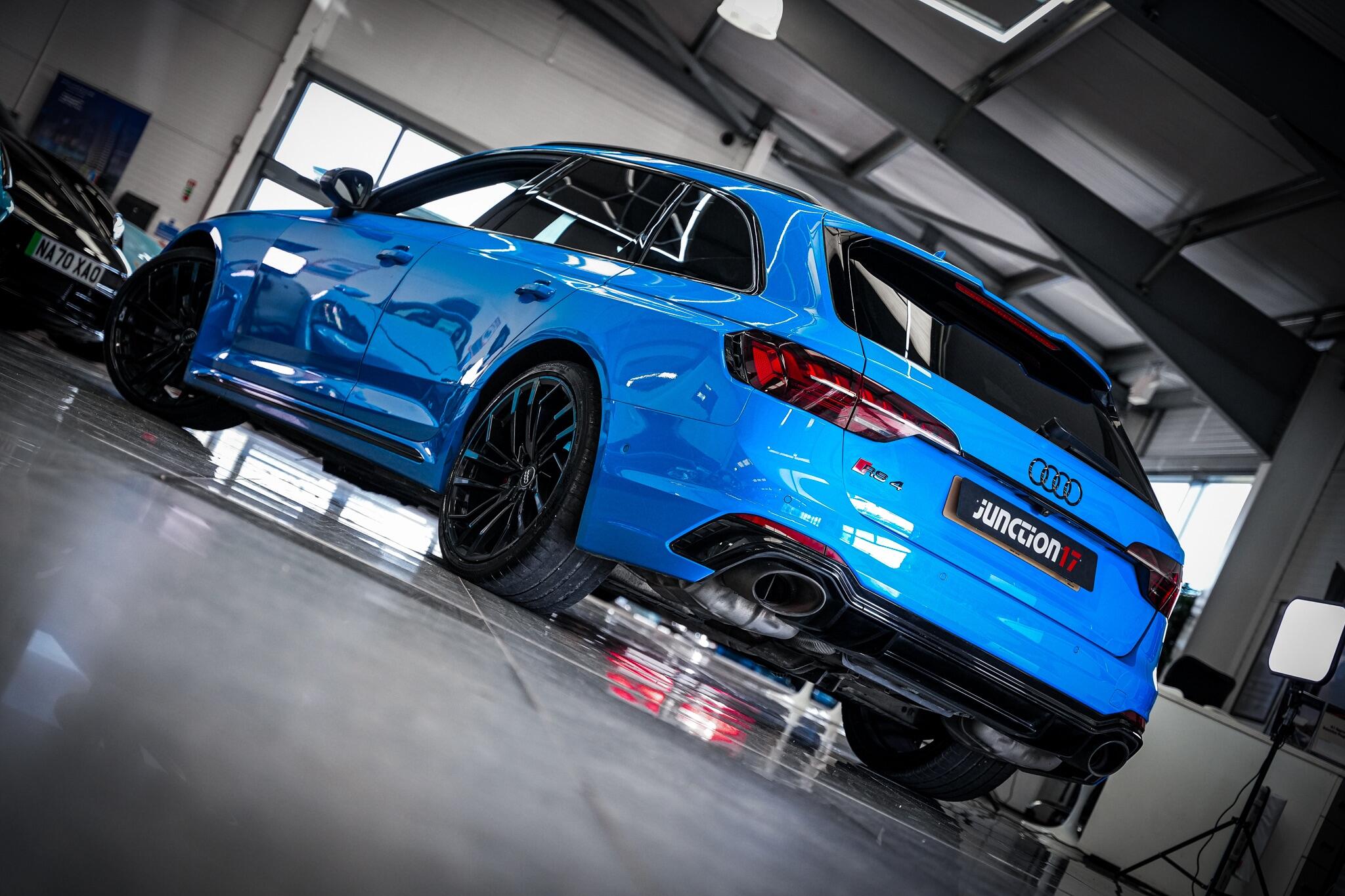 Audi RS4 view 8