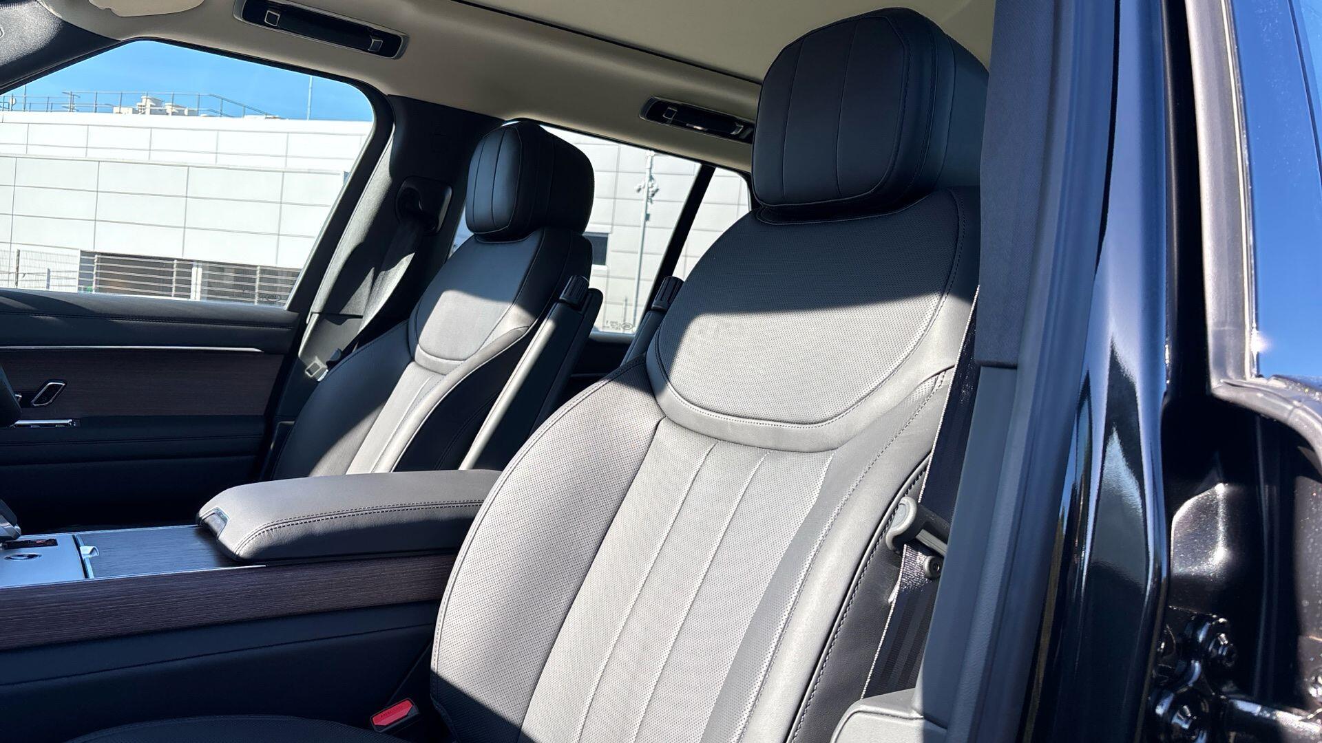 Land Rover Range Rover view 43