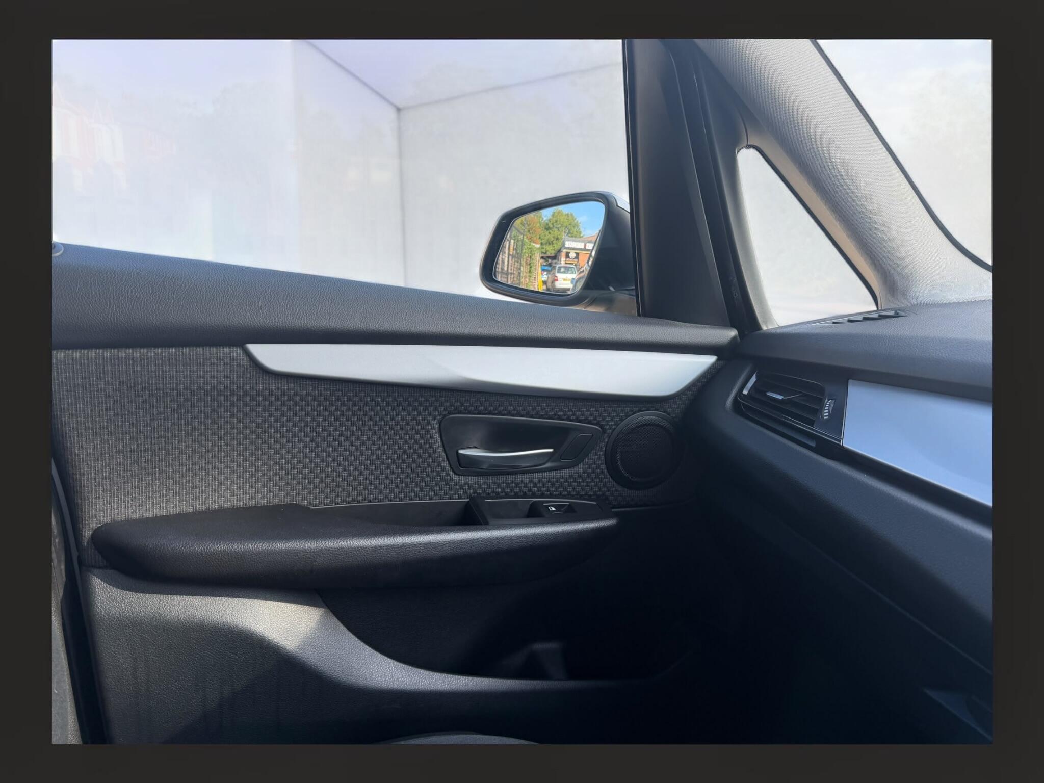 BMW 2 Series view 36