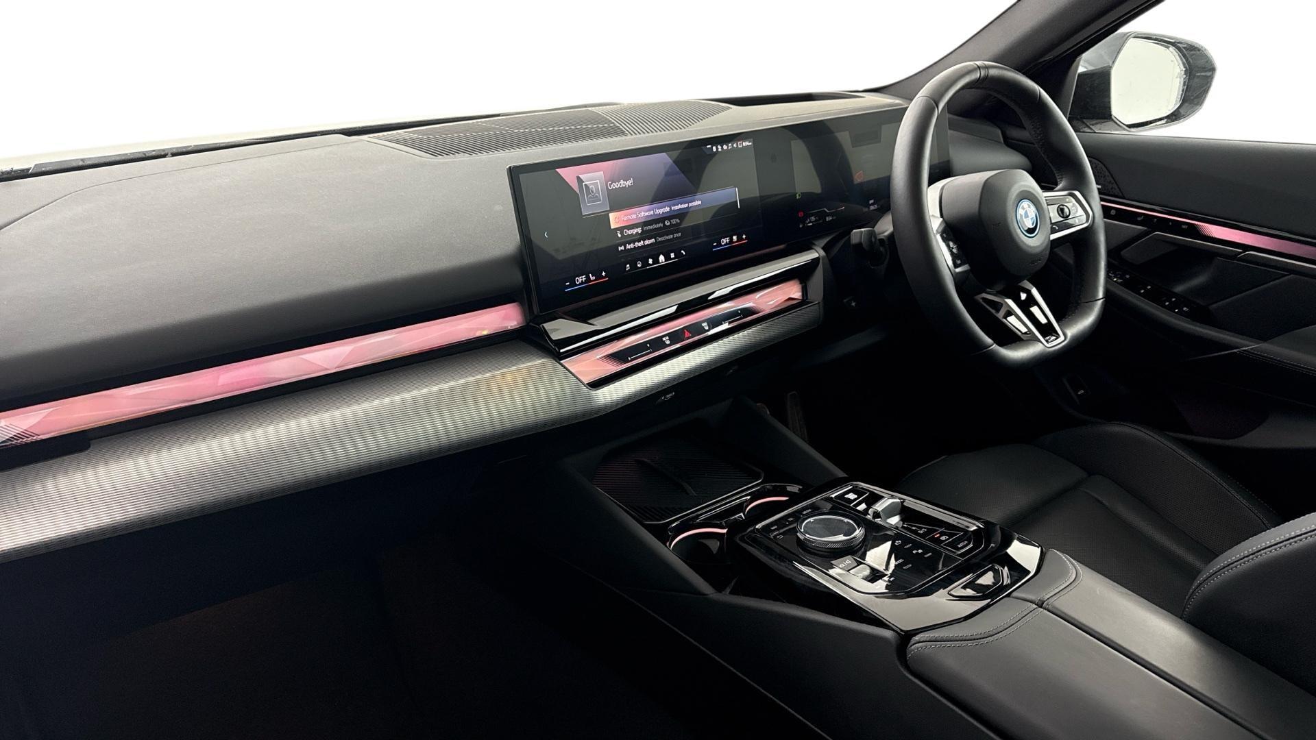 BMW 5 Series view 7